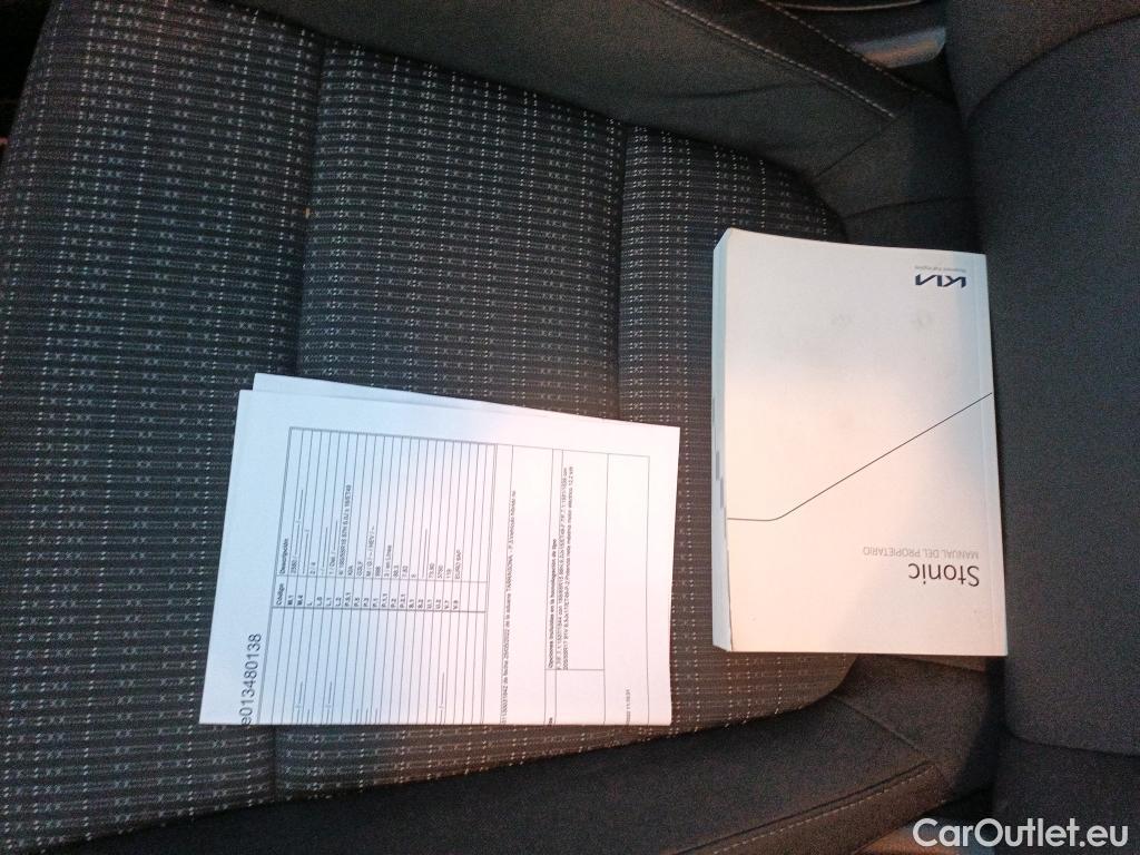  KIA  STONIC KIA  / 2017 / 5P / todoterreno 1.0 T-GDi 88kW (120CV) MHEV iMT Drive #14