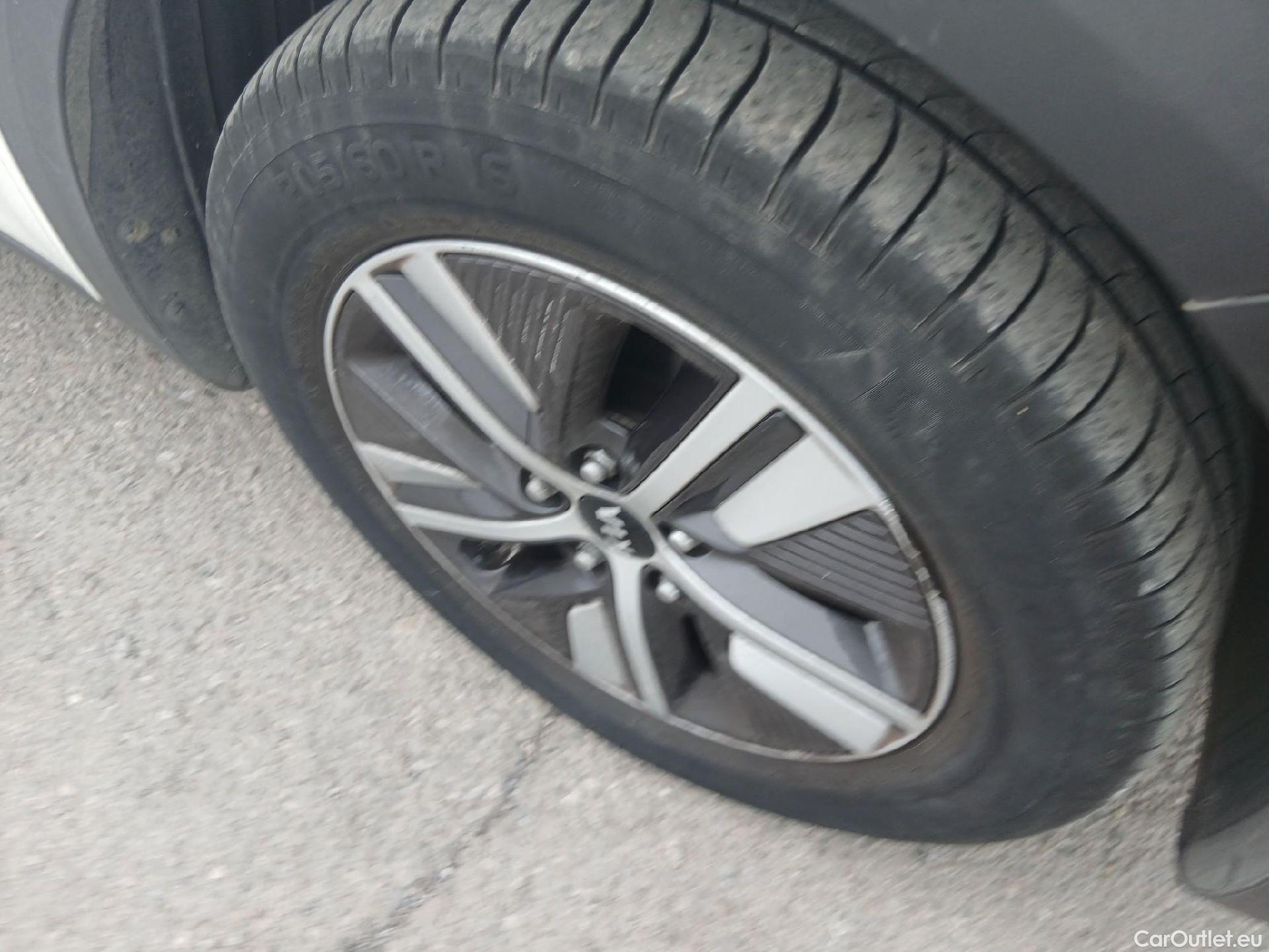  KIA  Niro KIA  / 2019 / 5P / crossover 1.6 GDi HEV 104kW (141CV) Drive #23