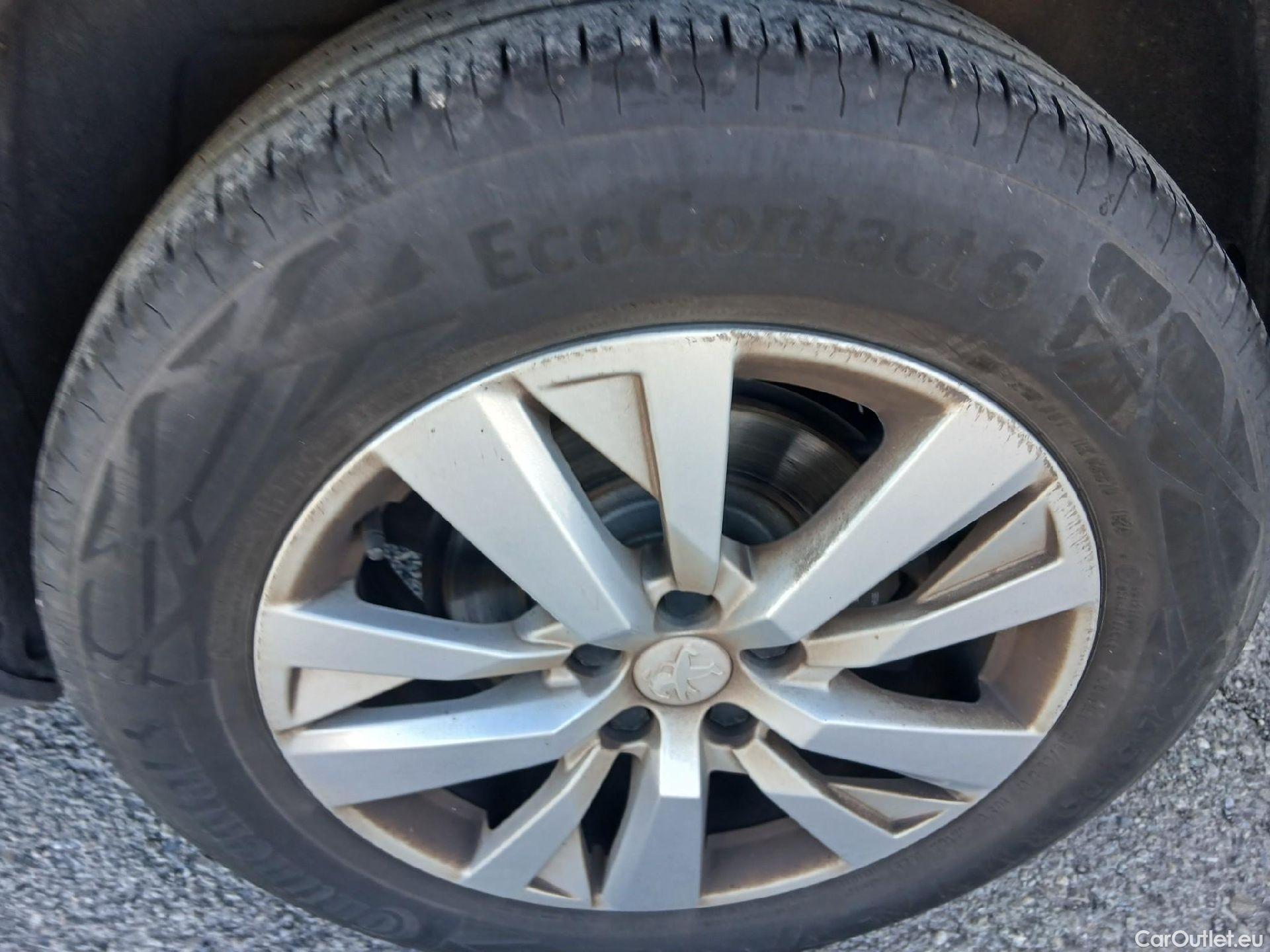  Peugeot  5008 PEUGEOT  / 2020 / 5P / todoterreno 1.5 BlueHDi 96kW S&S Active Pack EAT8 #16