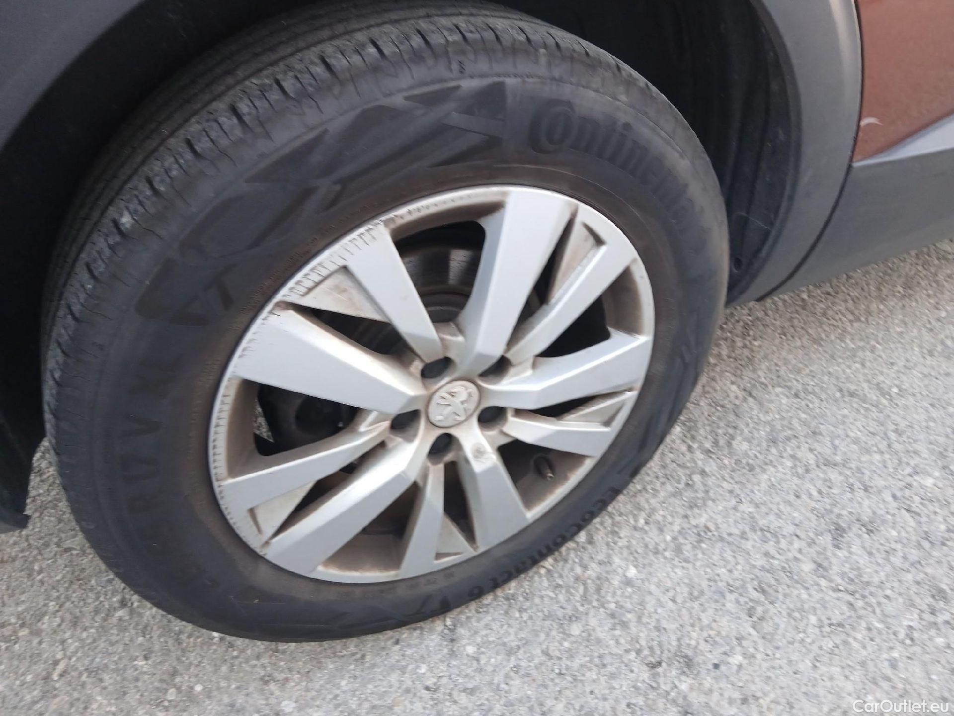  Peugeot  5008 PEUGEOT  / 2020 / 5P / todoterreno 1.5 BlueHDi 96kW S&S Active Pack EAT8 #24