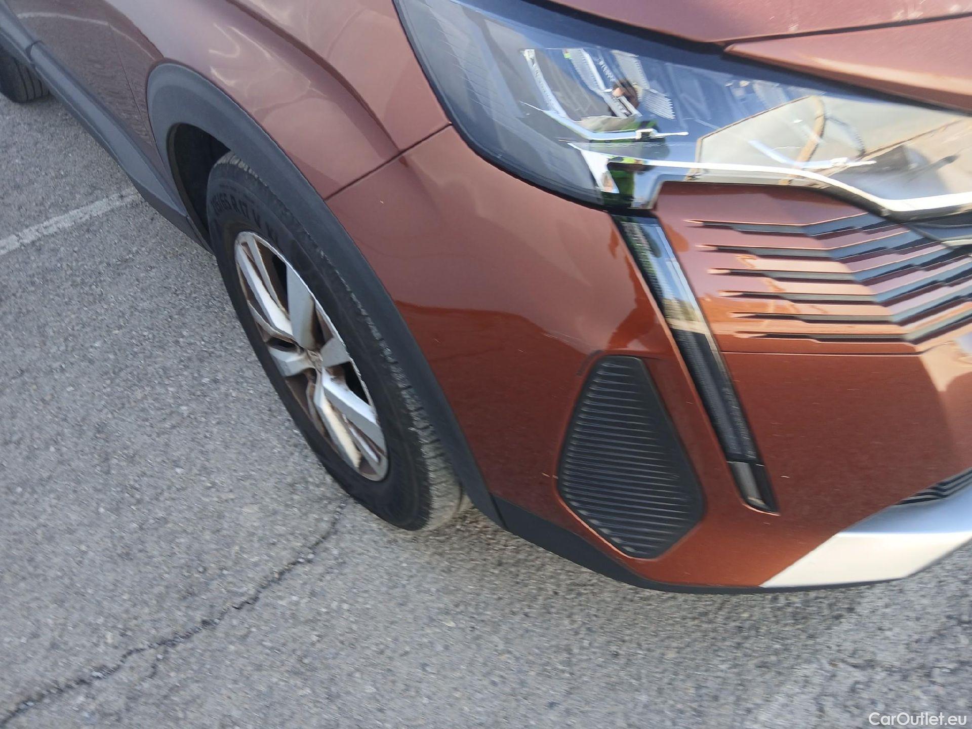  Peugeot  5008 PEUGEOT  / 2020 / 5P / todoterreno 1.5 BlueHDi 96kW S&S Active Pack EAT8 #1