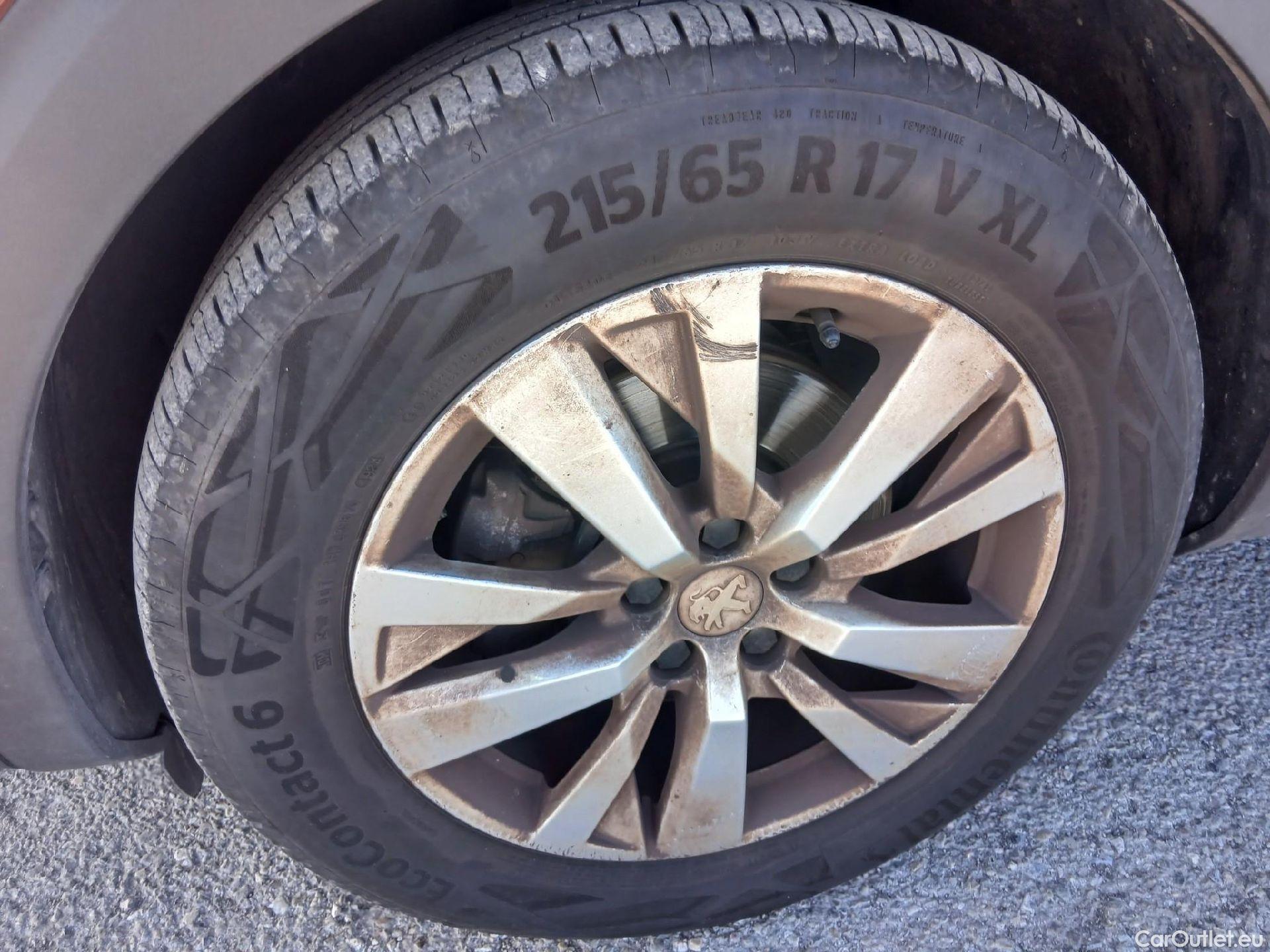  Peugeot  5008 PEUGEOT  / 2020 / 5P / todoterreno 1.5 BlueHDi 96kW S&S Active Pack EAT8 #8