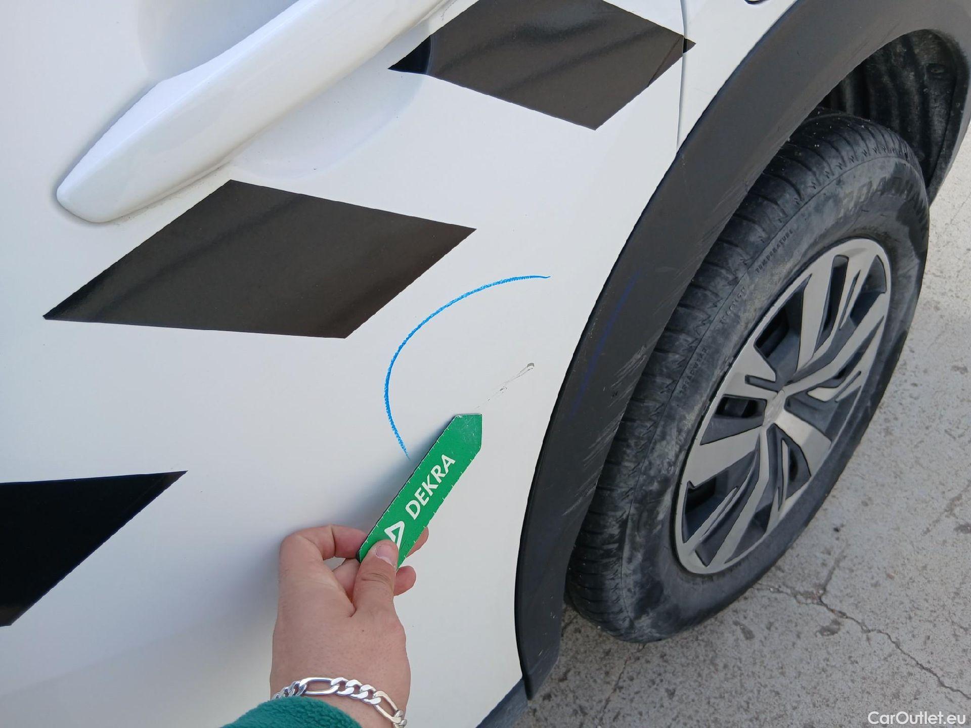  Peugeot  2008 PEUGEOT  / 2019 / 5P / todoterreno Active BlueHDI 81kW (110CV) #16