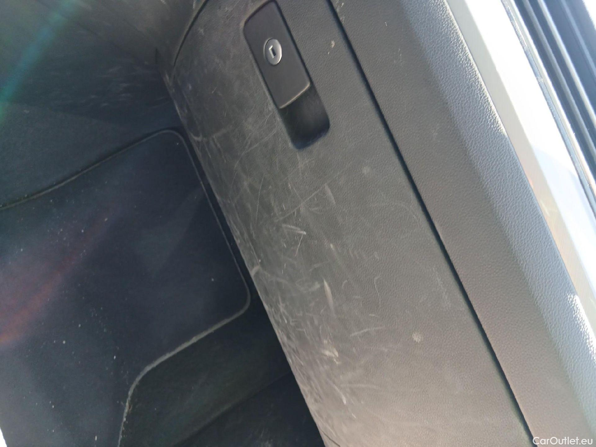  Volkswagen  Passat VOLKSWAGEN  / 2019 / 5P / familiar Variant Executive 2.0 TDI 110kW DSG #40