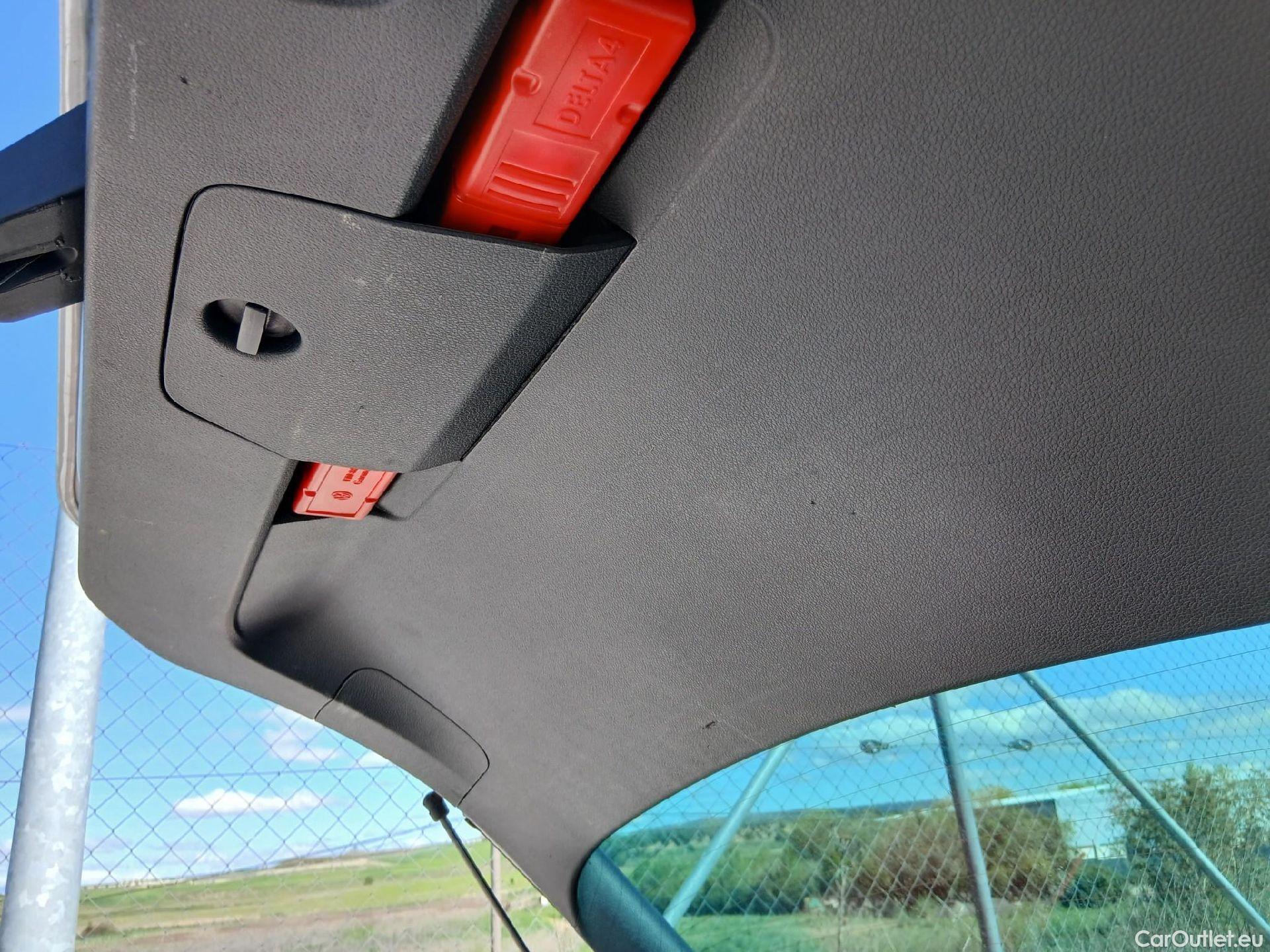  Volkswagen  Passat VOLKSWAGEN  / 2019 / 5P / familiar Variant Executive 2.0 TDI 110kW DSG #26