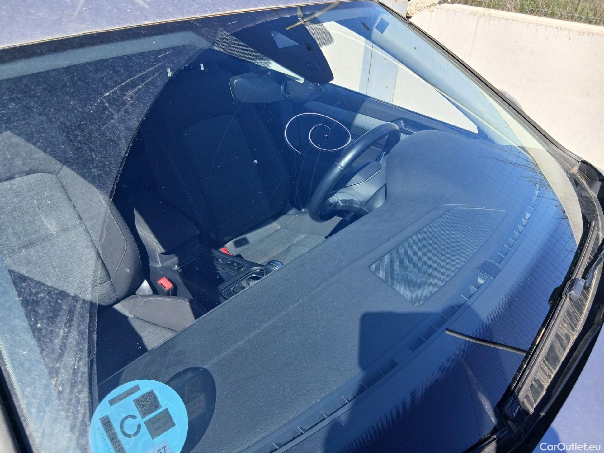  Volkswagen  Passat VOLKSWAGEN  / 2019 / 5P / familiar Variant Executive 2.0 TDI 110kW DSG #1