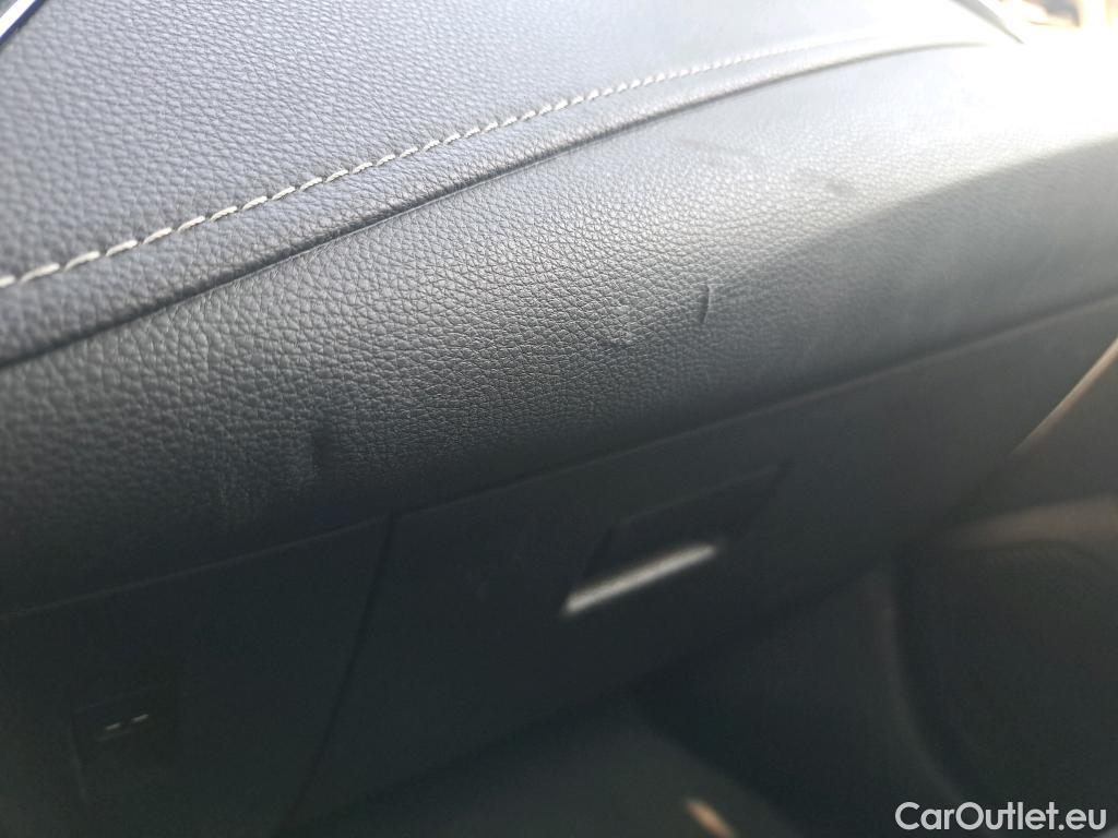  Toyota  Corolla TOYOTA  / 2020 / 5P / berlina con portón 2.0 180H STYLE E-CVT #30