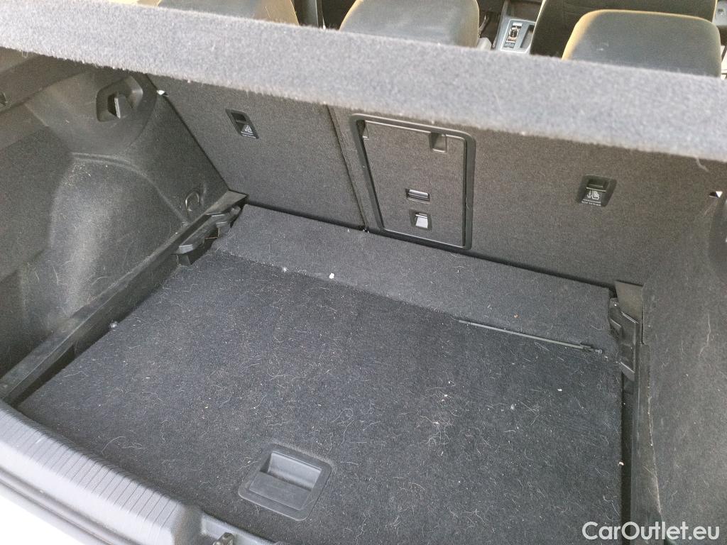  Volkswagen  Golf  VOLKSWAGEN / 2020 / 5P / berlina con portón Life 1.0 eTSI 81kW (110CV) DSG #11