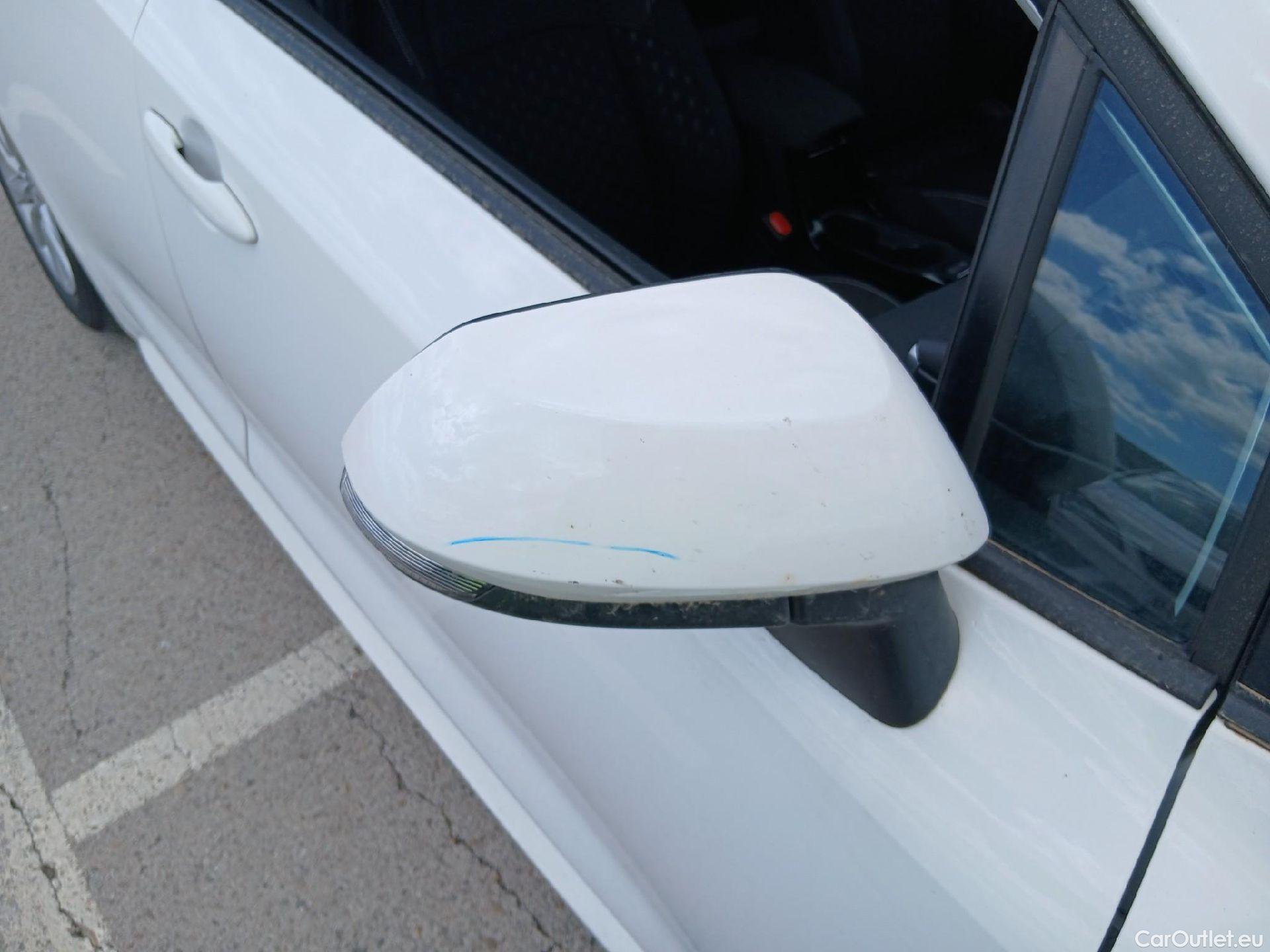  Toyota  Corolla TOYOTA  / 2019 / 5P / berlina con portón 140H Active Plus #35