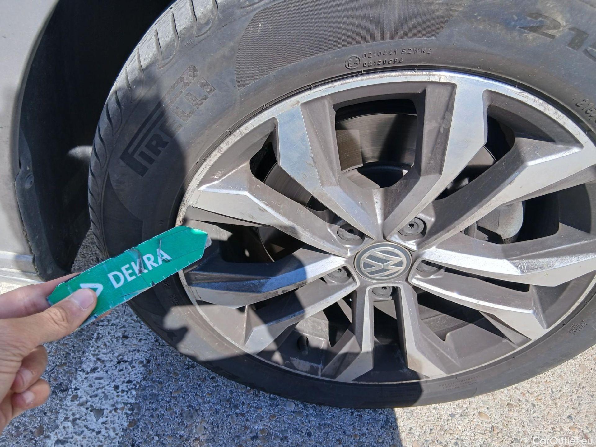  Volkswagen  Passat VOLKSWAGEN  / 2019 / 5P / familiar Variant Executive 2.0 TDI 110kW DSG #42