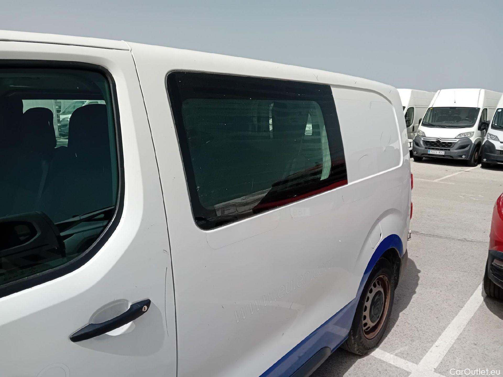  Citroen  Jumpy CITROEN  / 2016 / 4P / furgón DC Abatible Talla M BlueHDi 120 Control #29