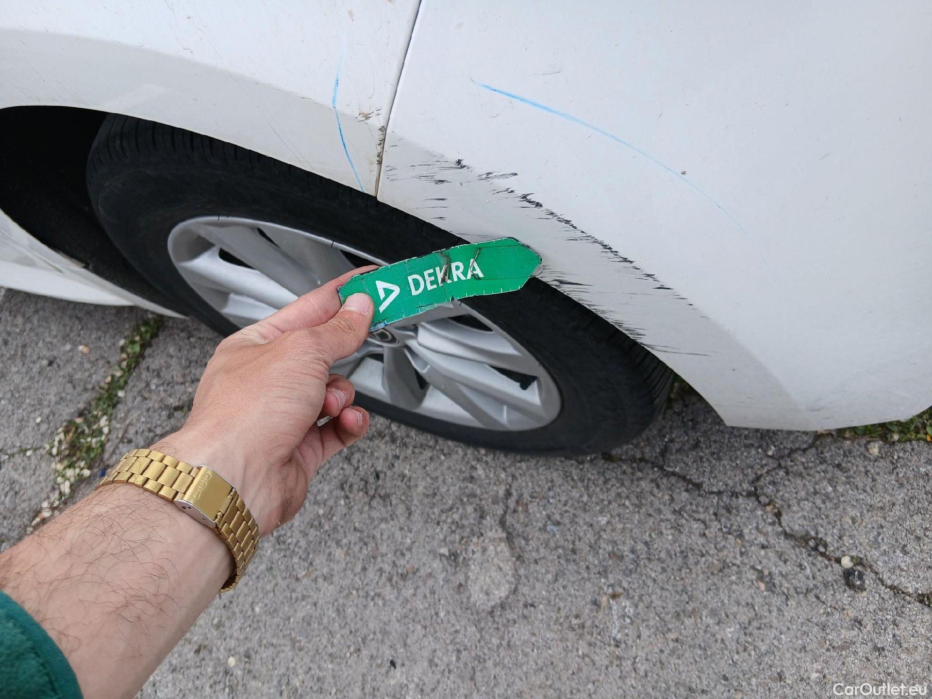  Toyota  Corolla TOYOTA  / 2019 / 5P / berlina con portón 140H Active Plus #26