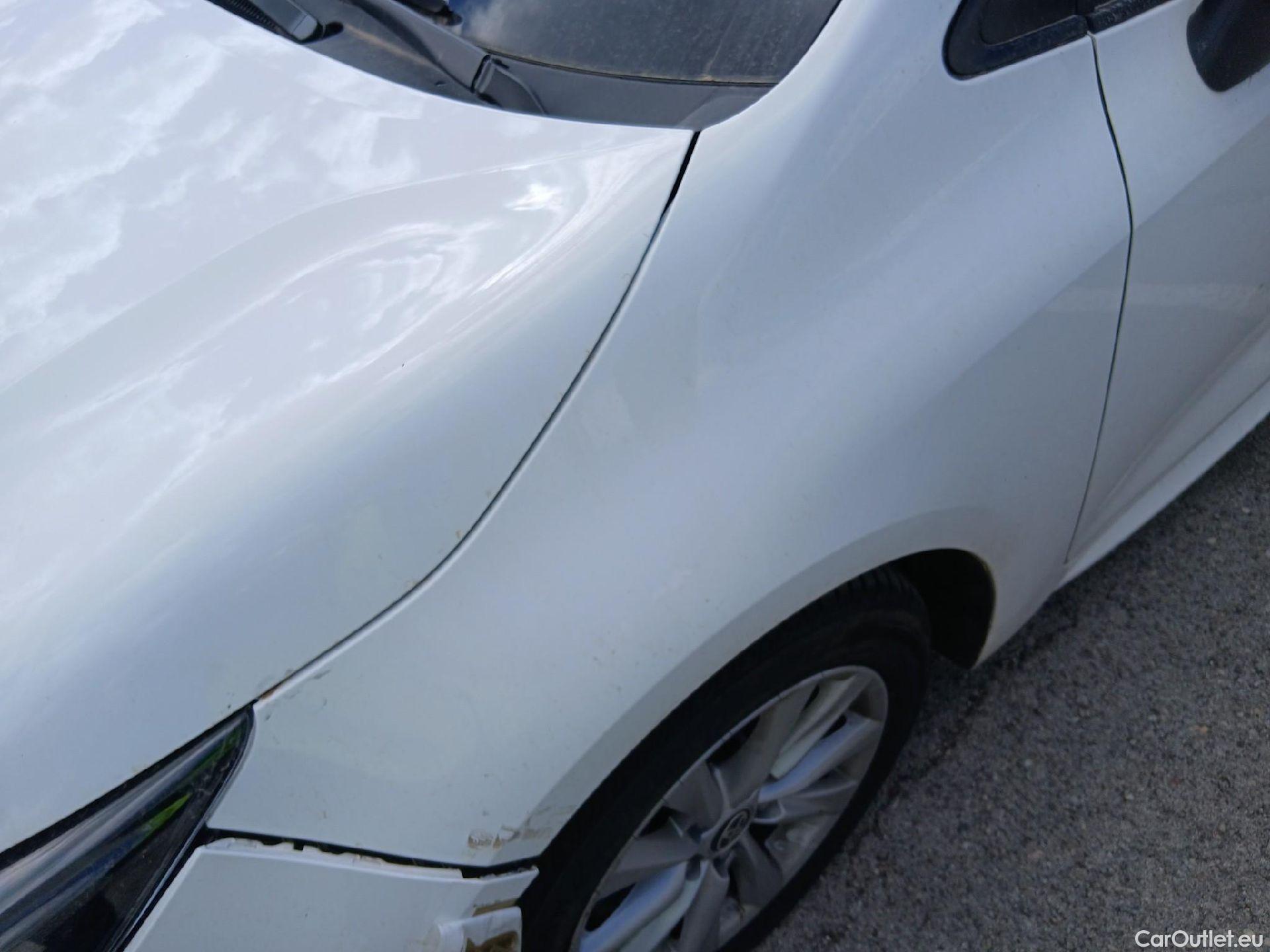  Toyota  Corolla TOYOTA  / 2019 / 5P / berlina con portón 140H Active Plus #9