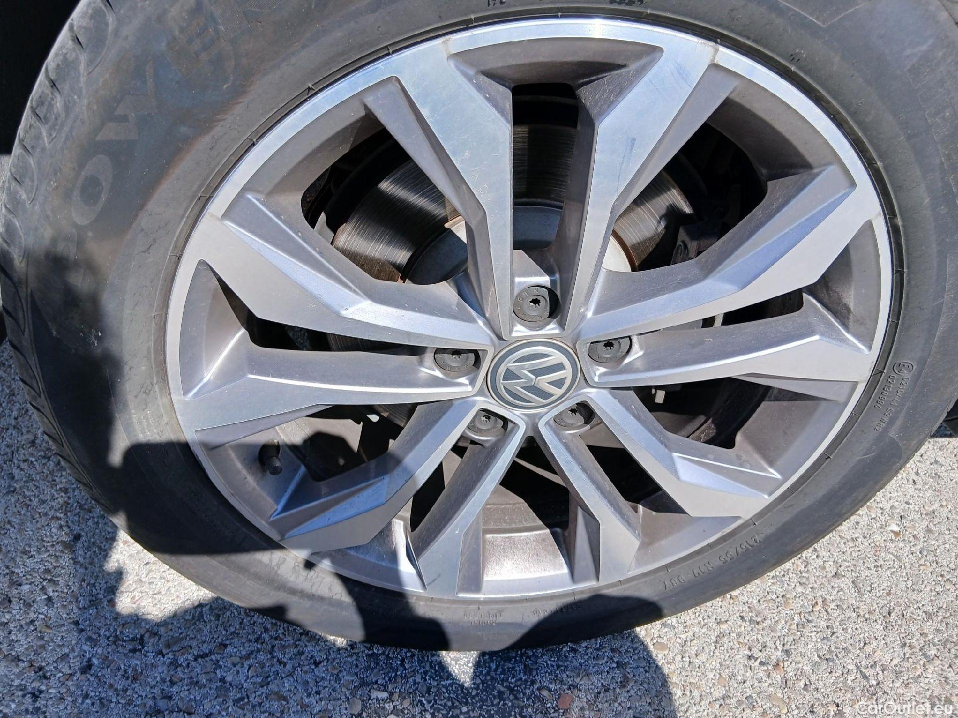  Volkswagen  Passat VOLKSWAGEN  / 2019 / 5P / familiar Variant Executive 2.0 TDI 110kW DSG #28