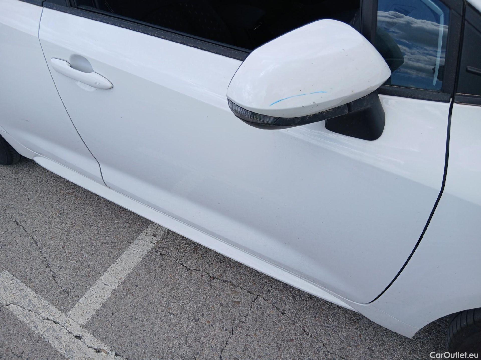  Toyota  Corolla TOYOTA  / 2019 / 5P / berlina con portón 140H Active Plus #36