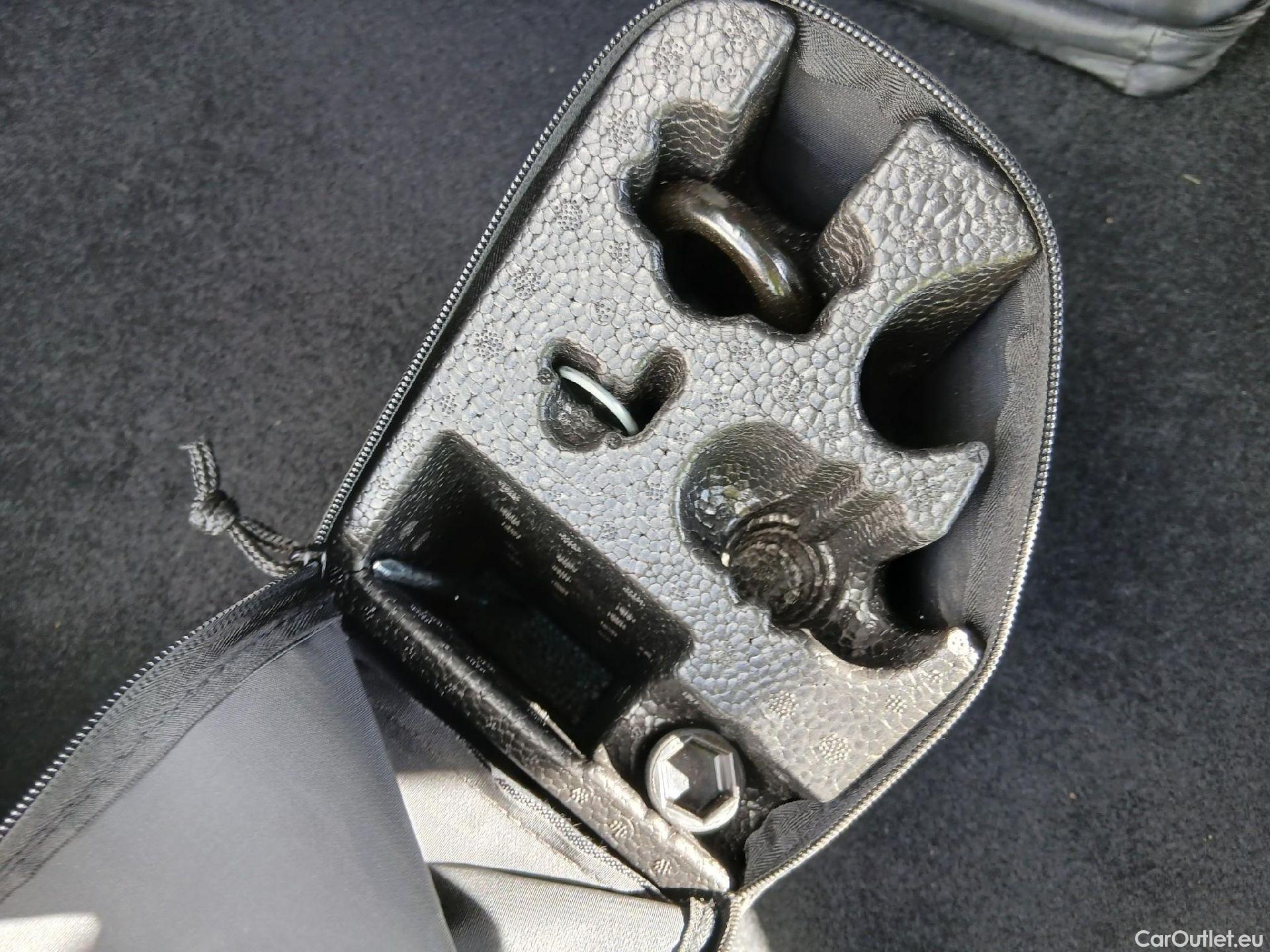  Volkswagen  Tiguan VOLKSWAGEN  / 2020 / 5P / todoterreno R-Line 2.0 TDI 110kW (150CV) DSG #2