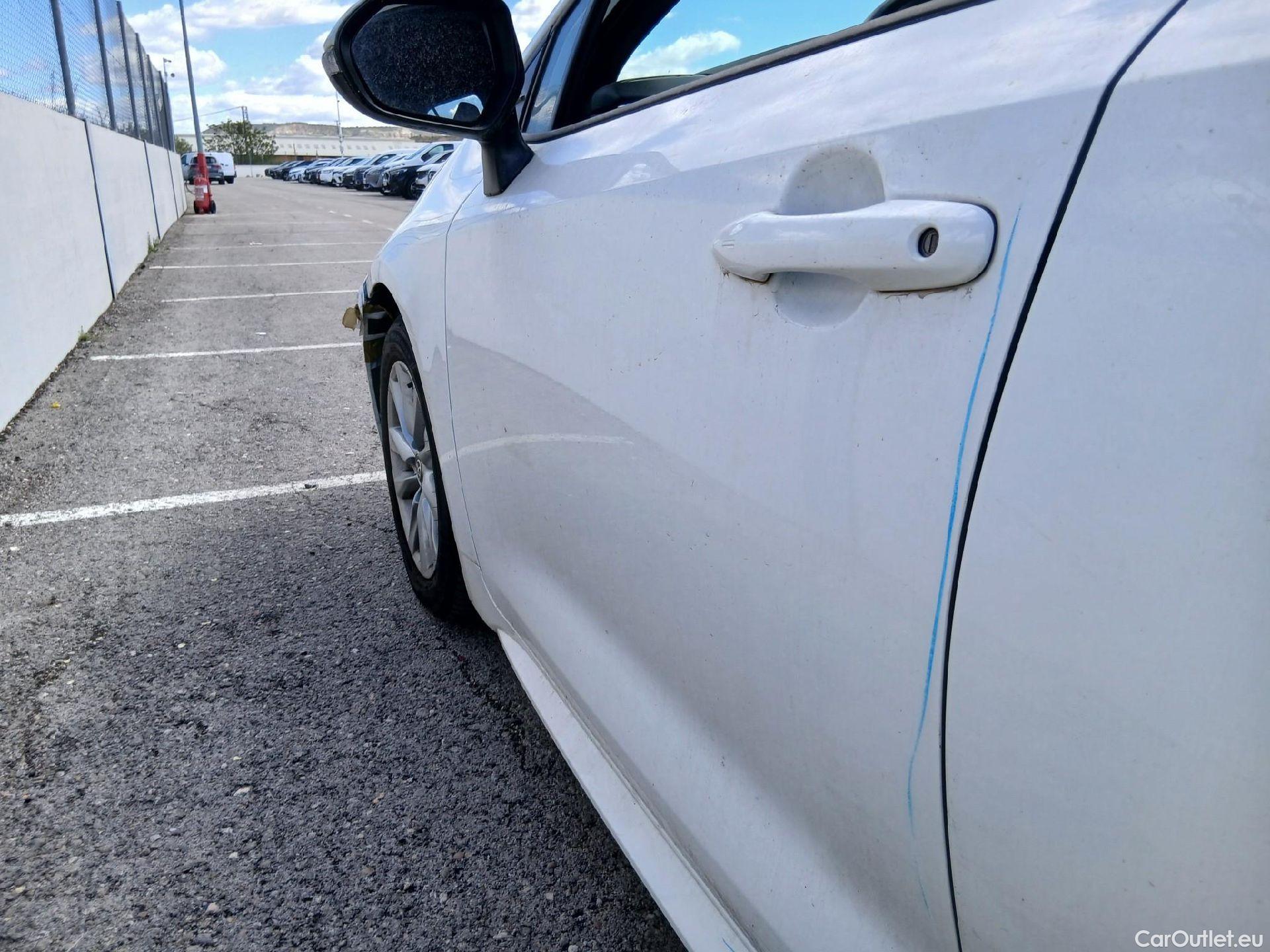  Toyota  Corolla TOYOTA  / 2019 / 5P / berlina con portón 140H Active Plus #12