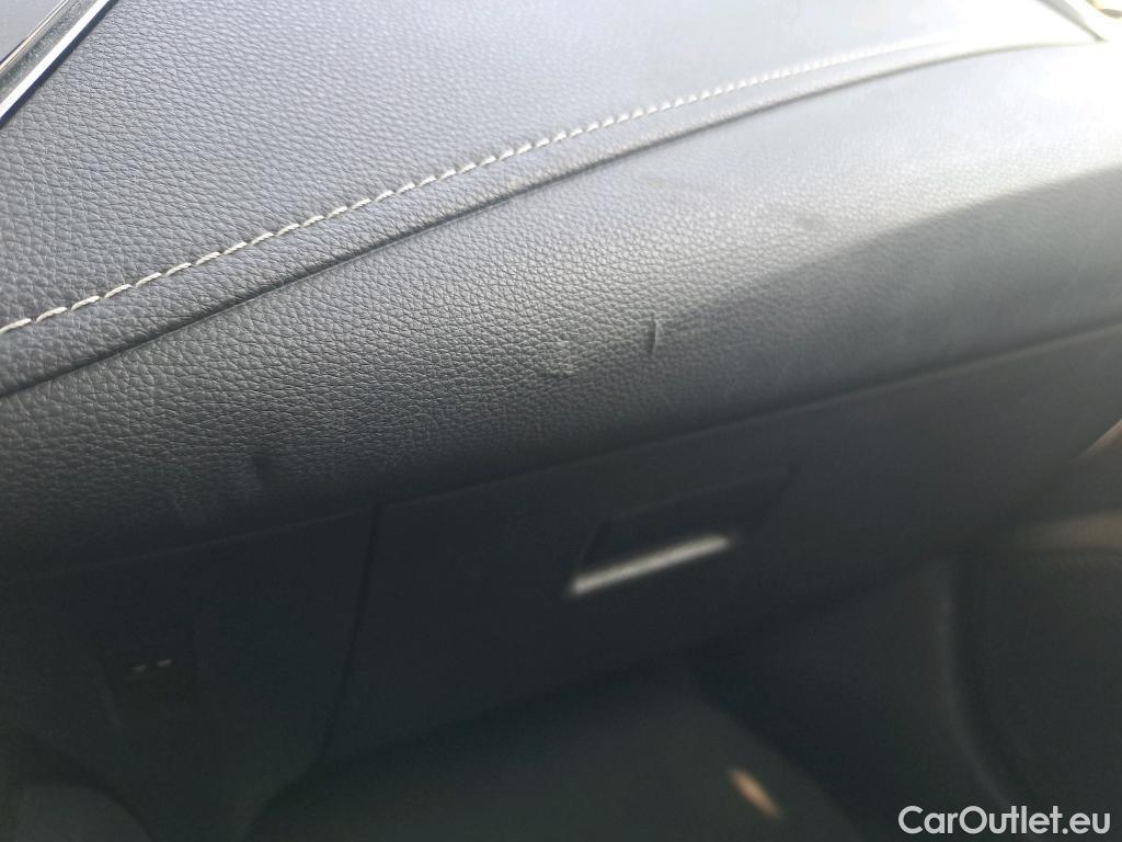  Toyota  Corolla TOYOTA  / 2020 / 5P / berlina con portón 2.0 180H STYLE E-CVT #31