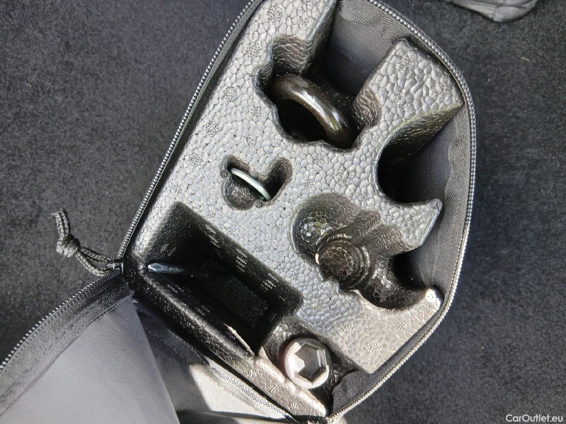  Volkswagen  Tiguan VOLKSWAGEN  / 2020 / 5P / todoterreno R-Line 2.0 TDI 110kW (150CV) DSG #3