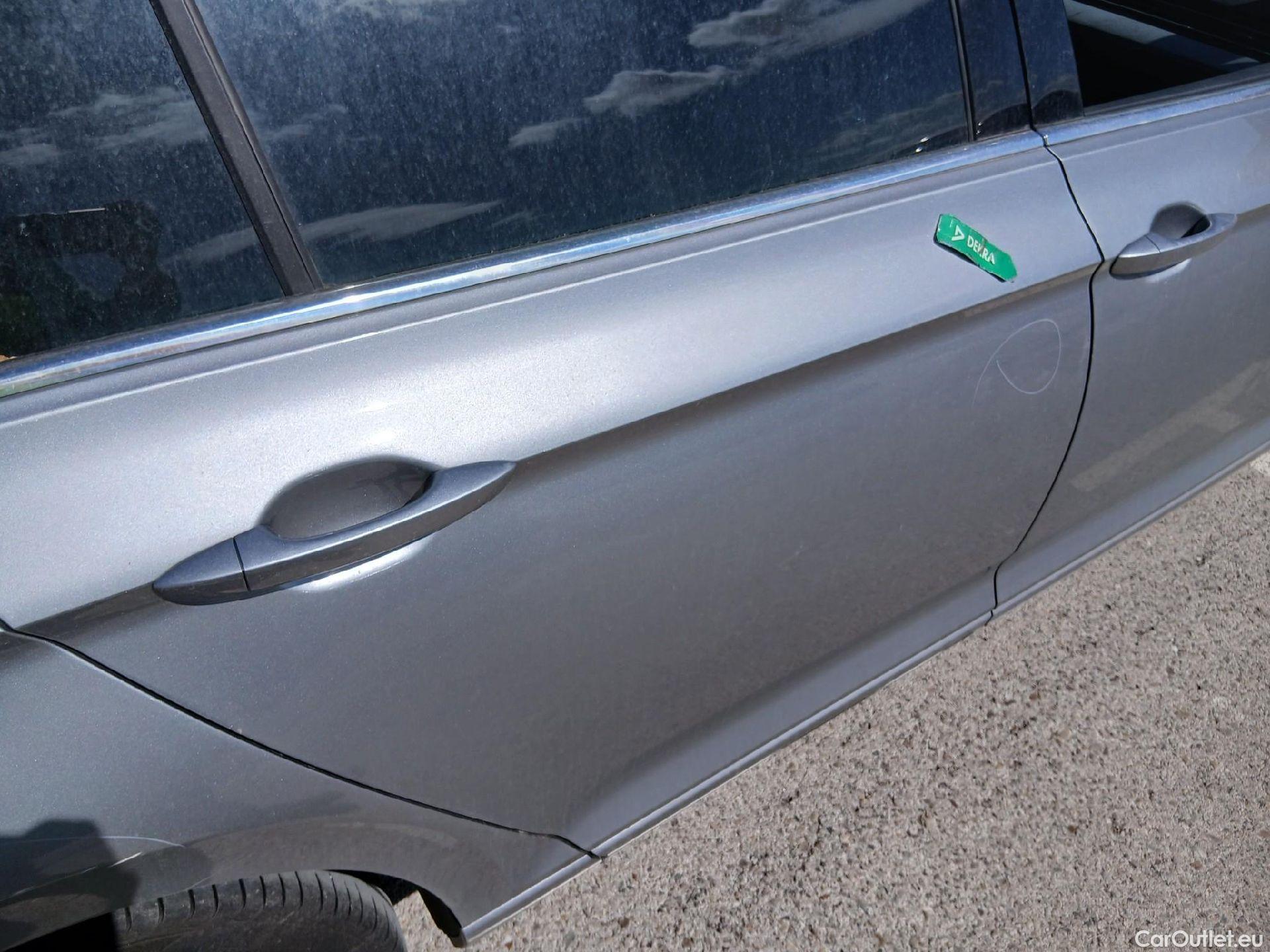  Volkswagen  Passat VOLKSWAGEN  / 2019 / 5P / familiar Variant Executive 2.0 TDI 110kW DSG #33