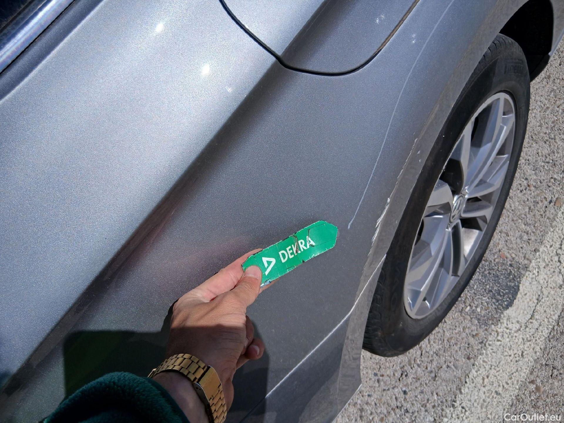  Volkswagen  Passat VOLKSWAGEN  / 2019 / 5P / familiar Variant Executive 2.0 TDI 110kW DSG #31