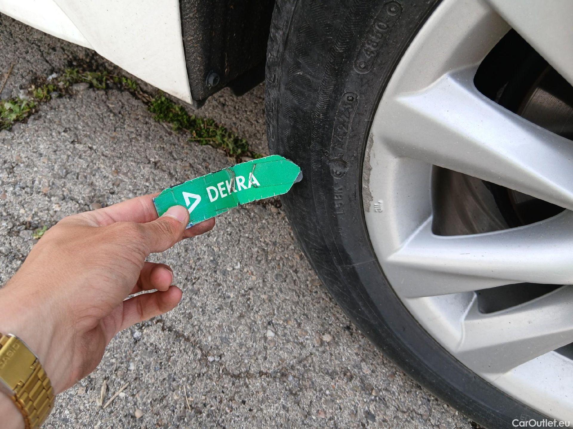  Toyota  Corolla TOYOTA  / 2019 / 5P / berlina con portón 140H Active Plus #21