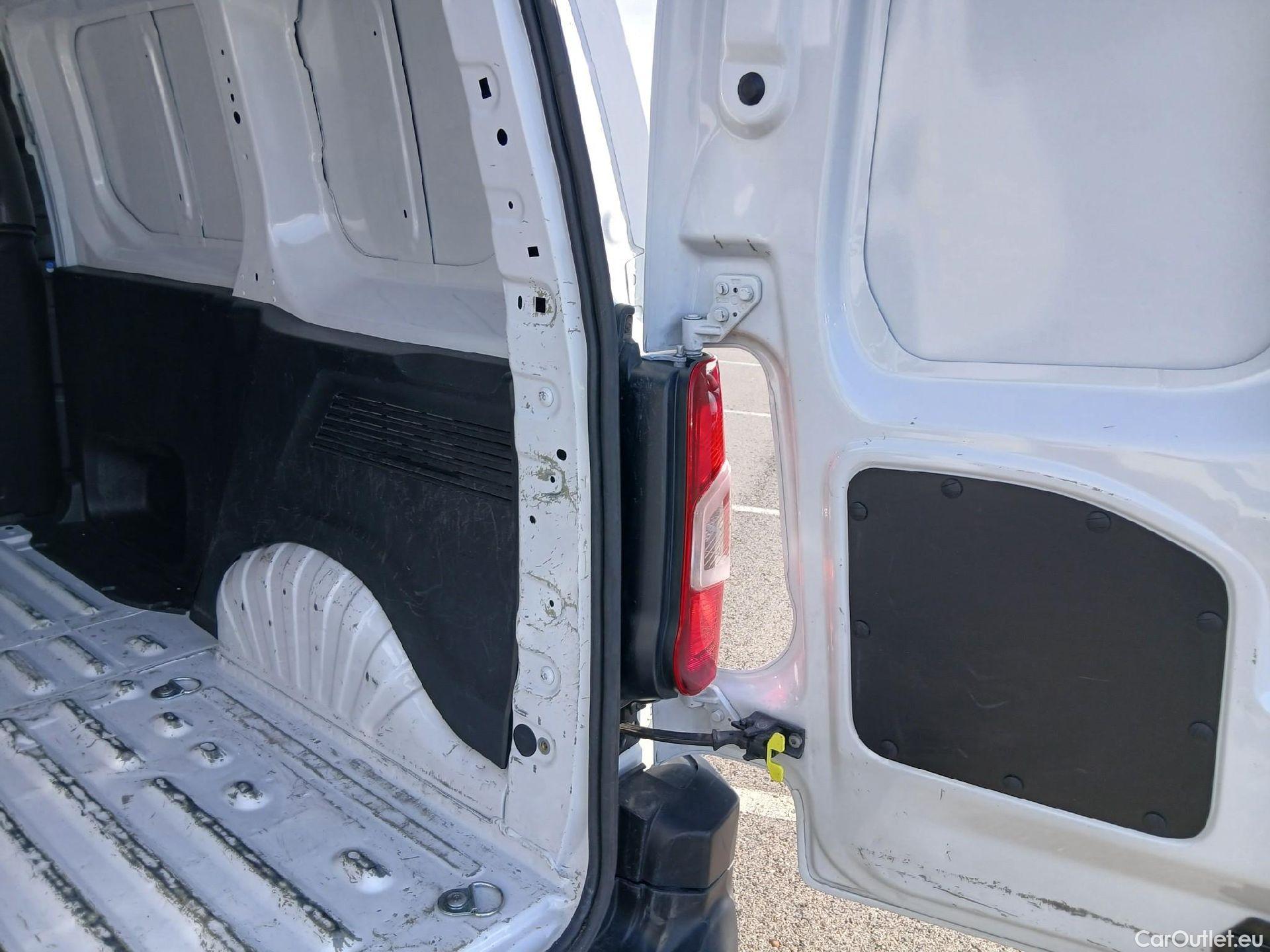  Citroen  Berlingo CITROEN  / 2018 / 4P / furgón derivado de turismo Talla M BlueHDi 100 #4