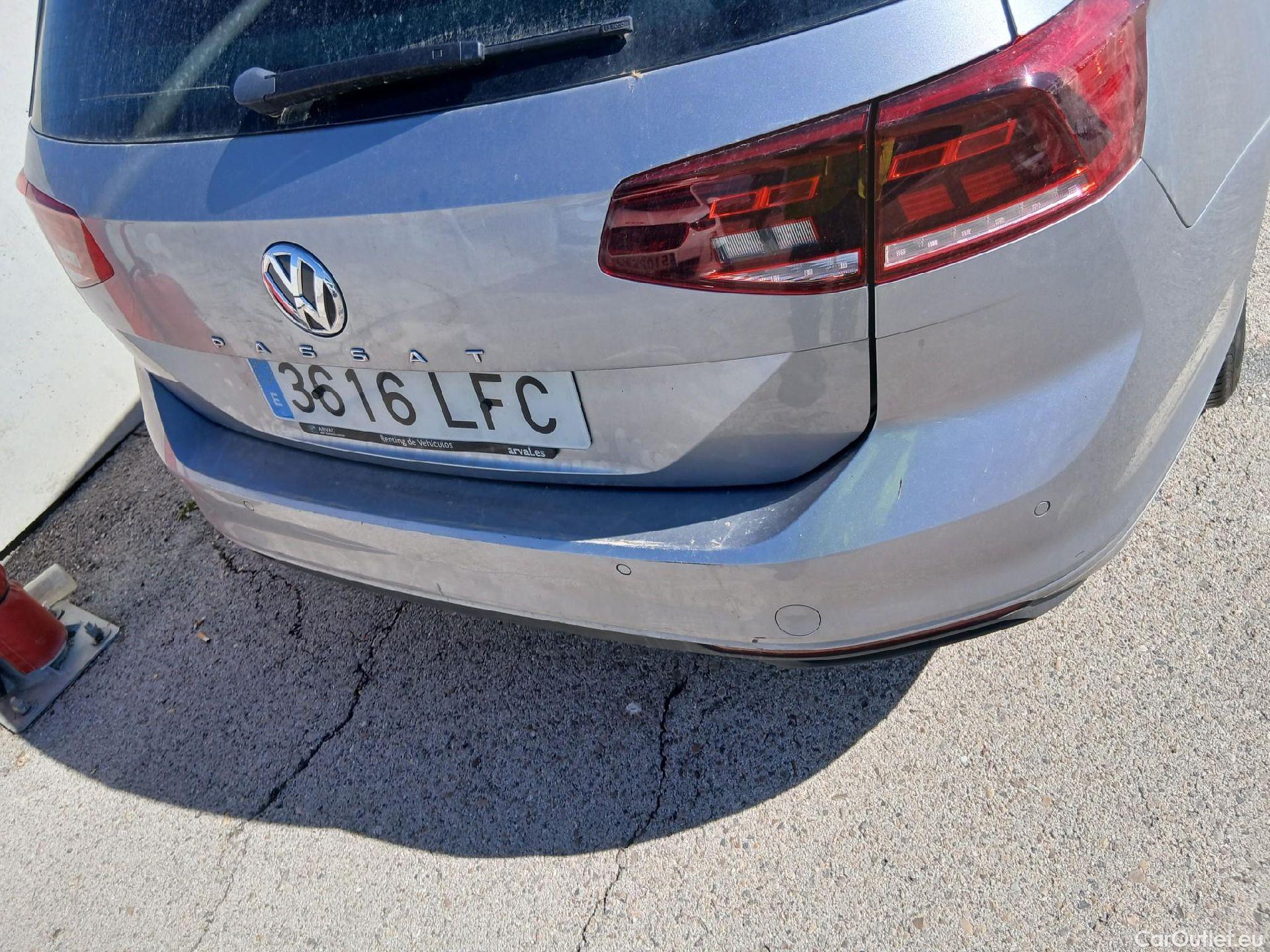  Volkswagen  Passat VOLKSWAGEN  / 2019 / 5P / familiar Variant Executive 2.0 TDI 110kW DSG #23