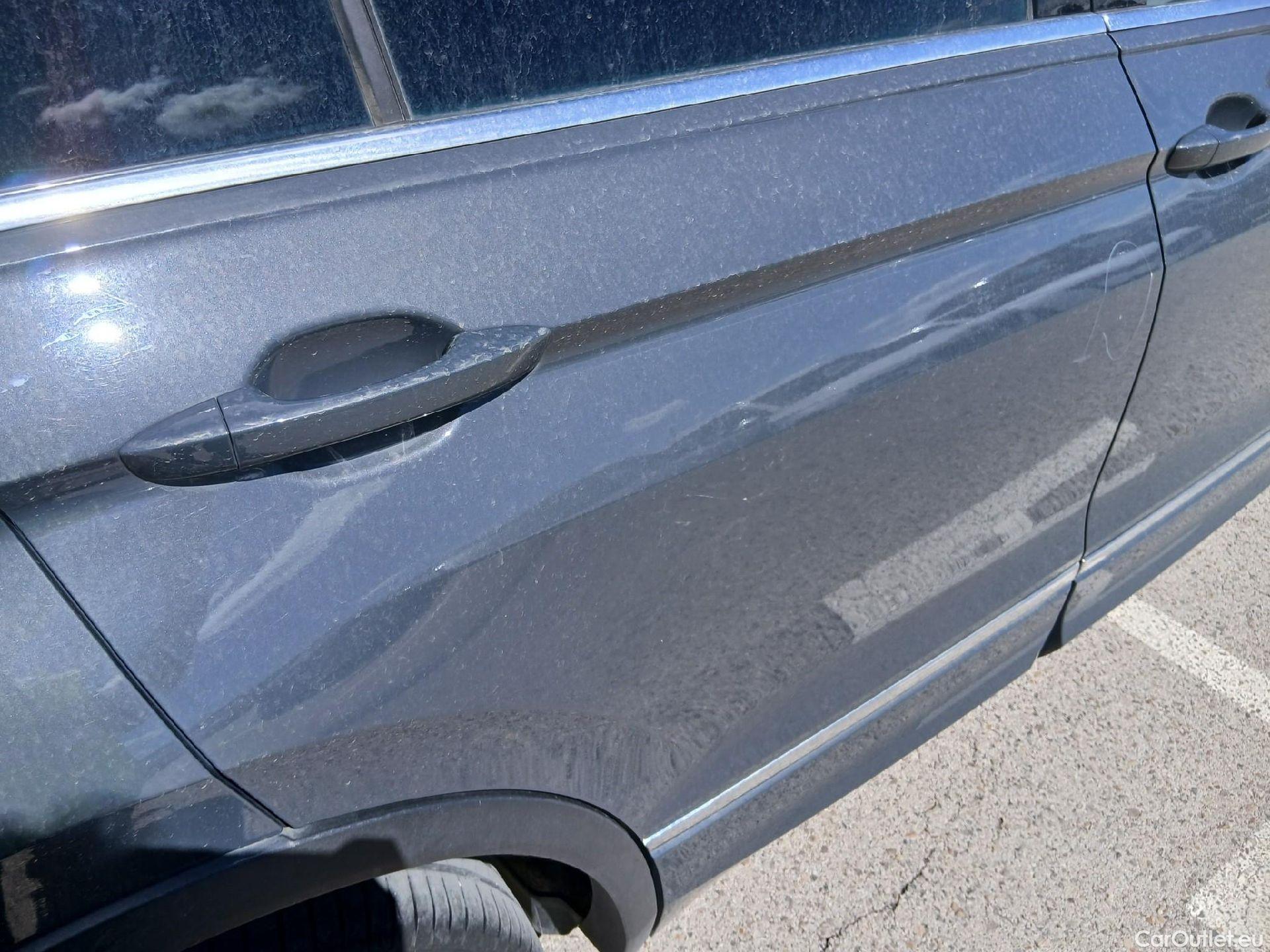  Volkswagen  Tiguan VOLKSWAGEN  / 2020 / 5P / todoterreno R-Line 2.0 TDI 110kW (150CV) DSG #35