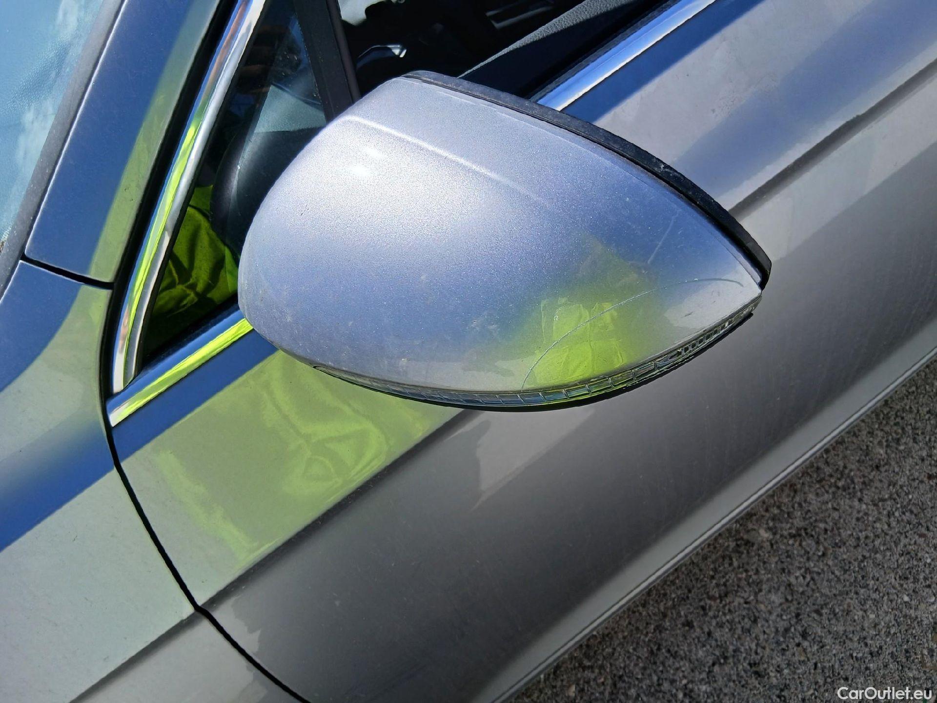  Volkswagen  Passat VOLKSWAGEN  / 2019 / 5P / familiar Variant Executive 2.0 TDI 110kW DSG #9