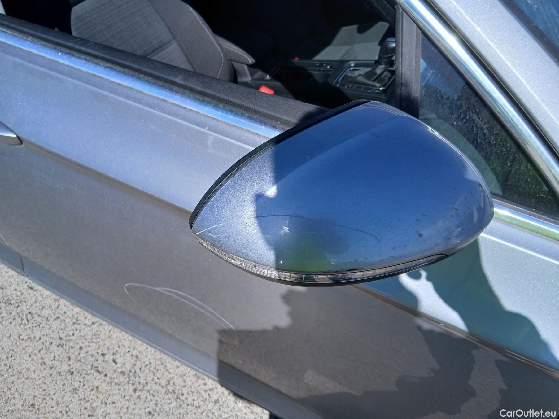  Volkswagen  Passat VOLKSWAGEN  / 2019 / 5P / familiar Variant Executive 2.0 TDI 110kW DSG #36