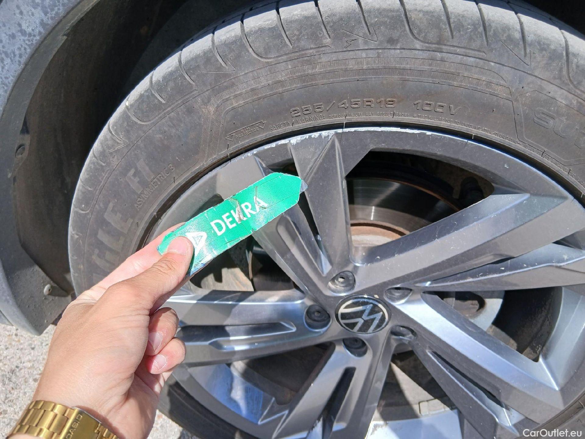  Volkswagen  Tiguan VOLKSWAGEN  / 2020 / 5P / todoterreno R-Line 2.0 TDI 110kW (150CV) DSG #37