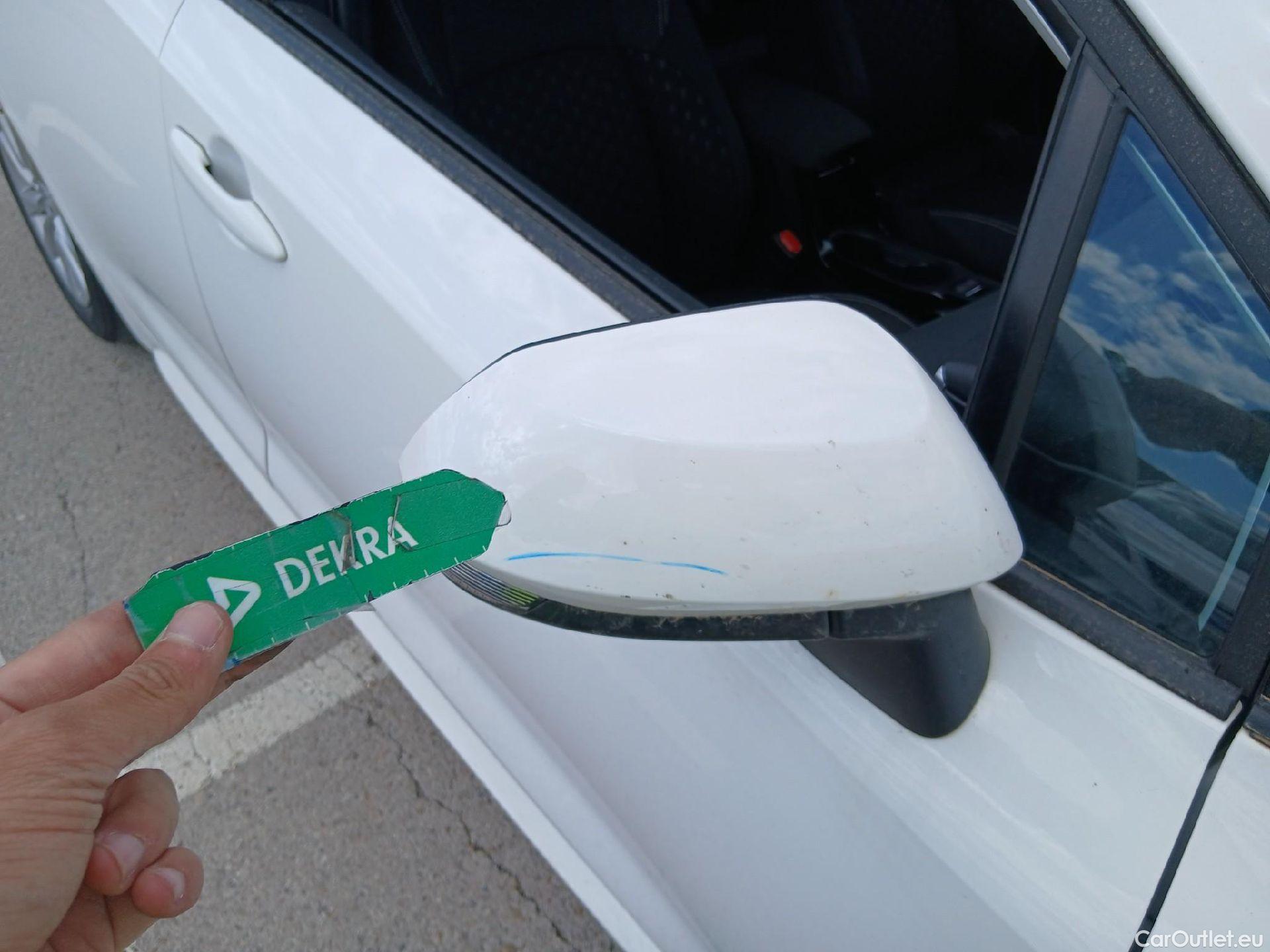  Toyota  Corolla TOYOTA  / 2019 / 5P / berlina con portón 140H Active Plus #34