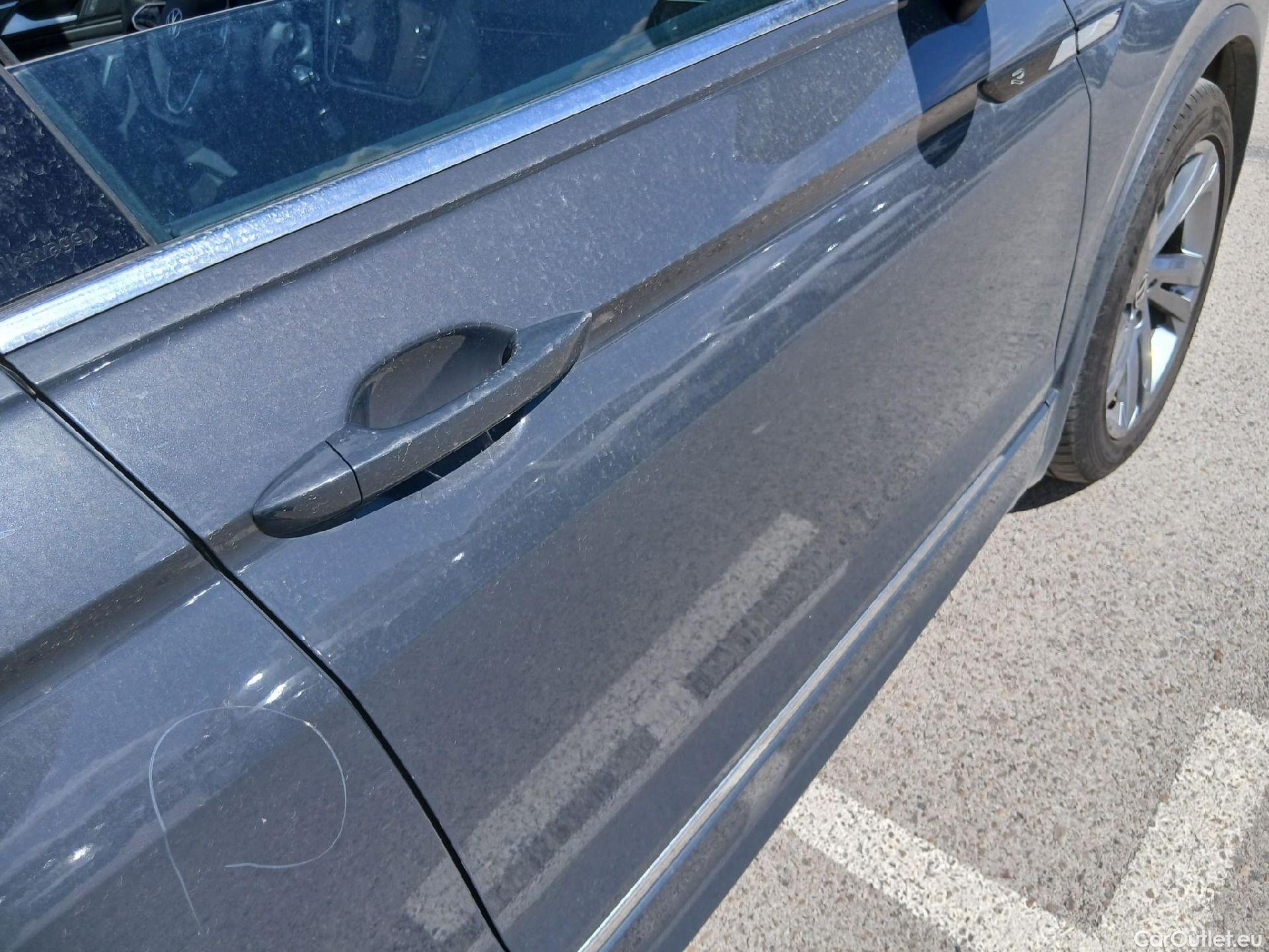  Volkswagen  Tiguan VOLKSWAGEN  / 2020 / 5P / todoterreno R-Line 2.0 TDI 110kW (150CV) DSG #36