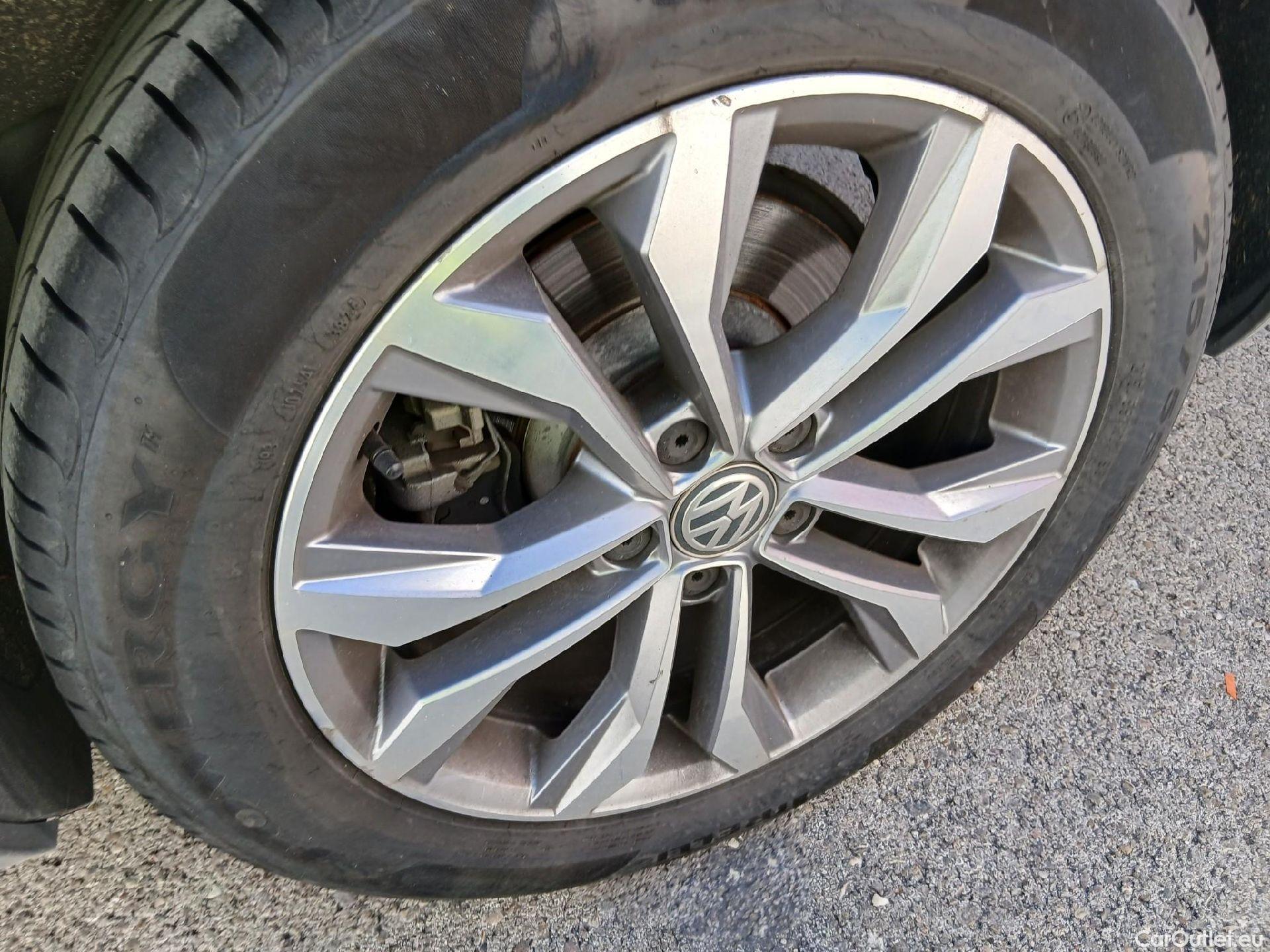  Volkswagen  Passat VOLKSWAGEN  / 2019 / 5P / familiar Variant Executive 2.0 TDI 110kW DSG #20