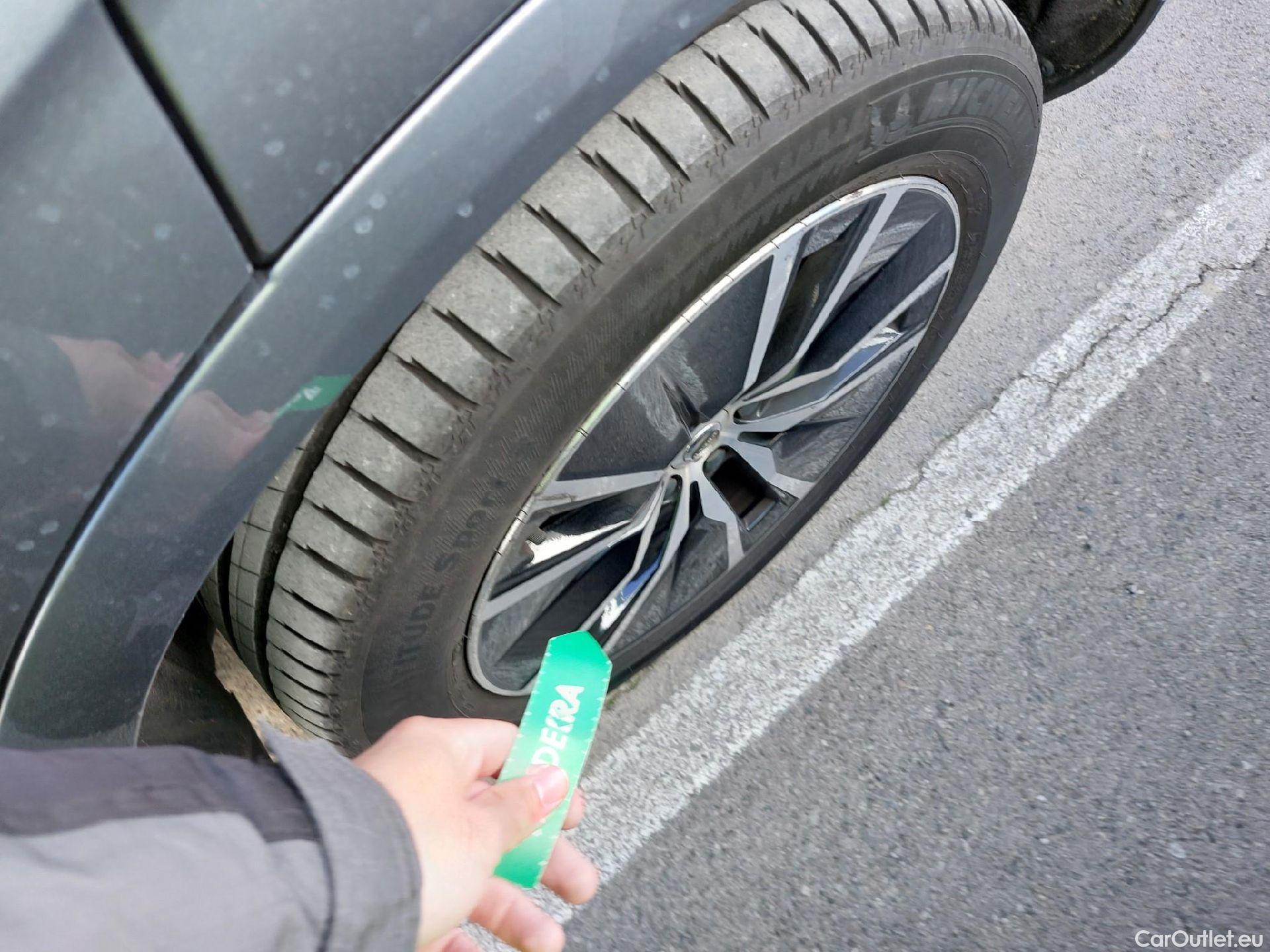  Volvo  XC90 VOLVO  / 2019 / 5P / todoterreno 2.0 B5 D5 AWD Business Plus Auto (CX) #4