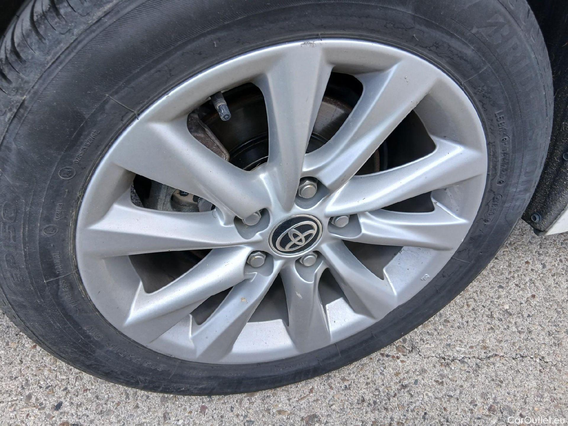  Toyota  Corolla TOYOTA  / 2019 / 5P / berlina con portón 140H Active Plus #30