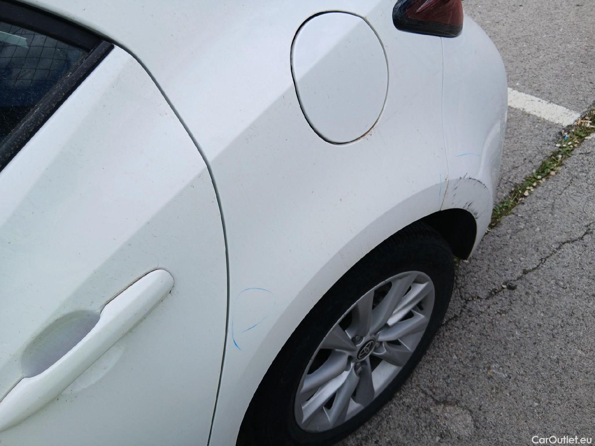  Toyota  Corolla TOYOTA  / 2019 / 5P / berlina con portón 140H Active Plus #24