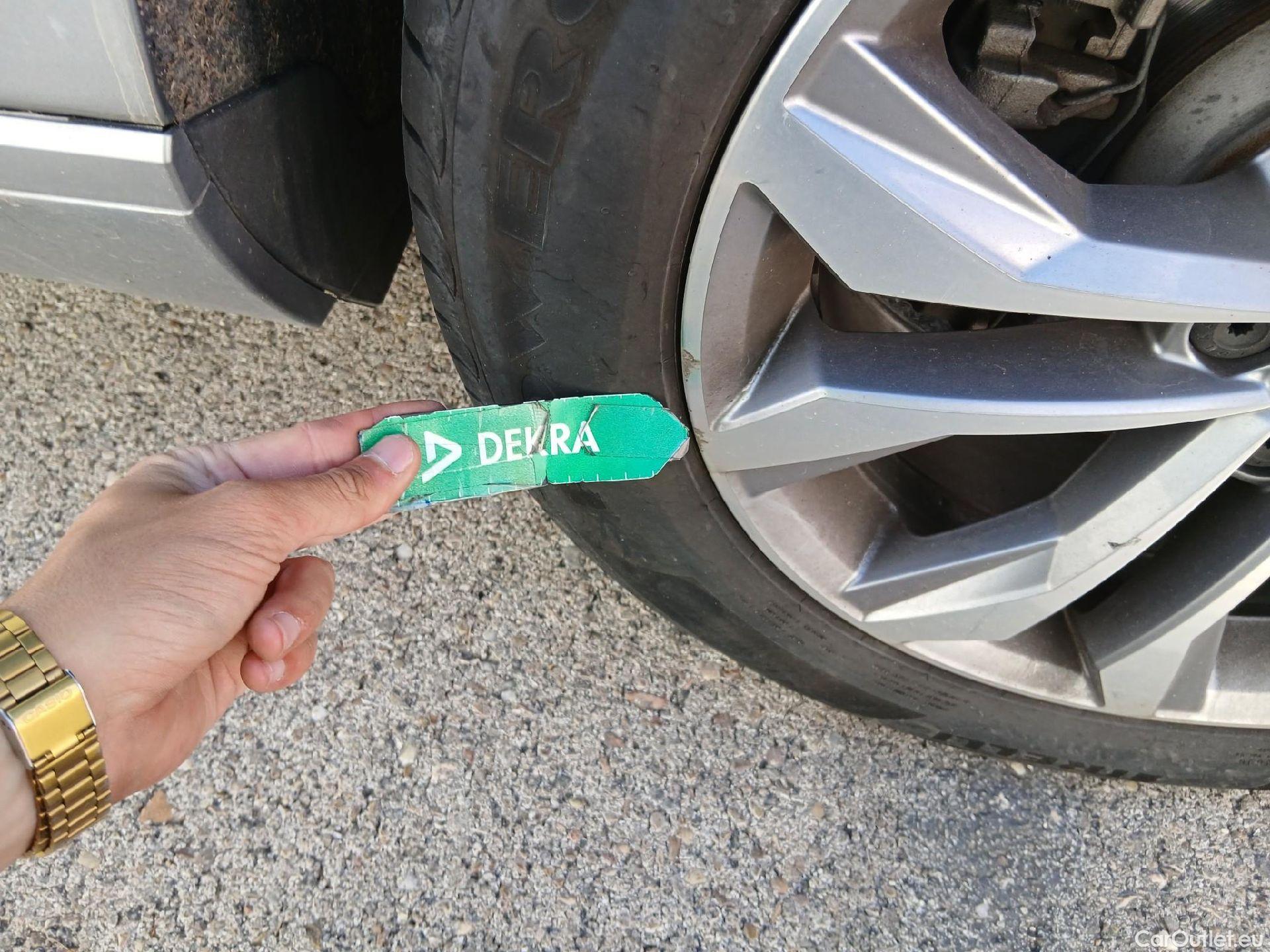  Volkswagen  Passat VOLKSWAGEN  / 2019 / 5P / familiar Variant Executive 2.0 TDI 110kW DSG #19