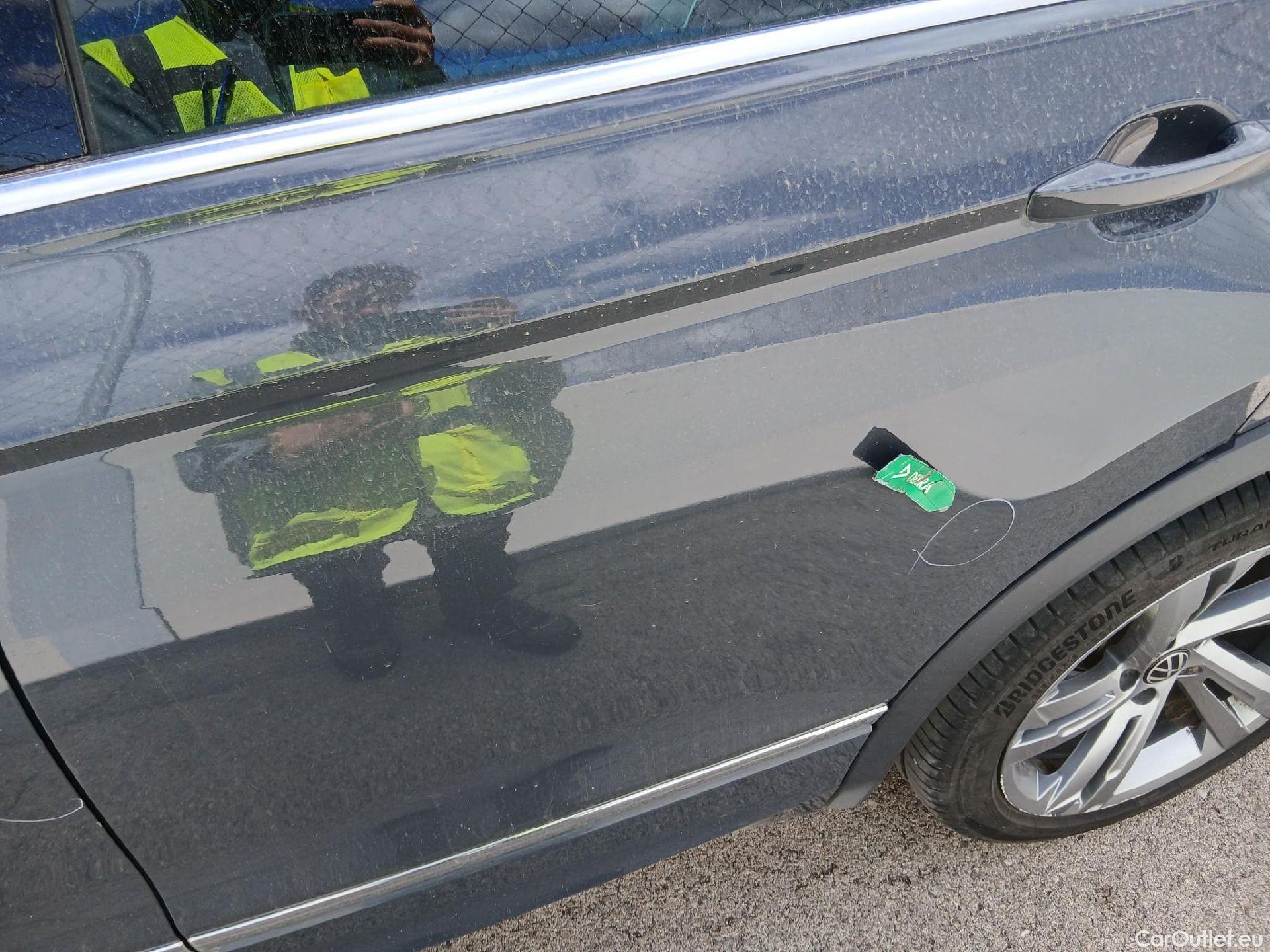  Volkswagen  Tiguan VOLKSWAGEN  / 2020 / 5P / todoterreno R-Line 2.0 TDI 110kW (150CV) DSG #20