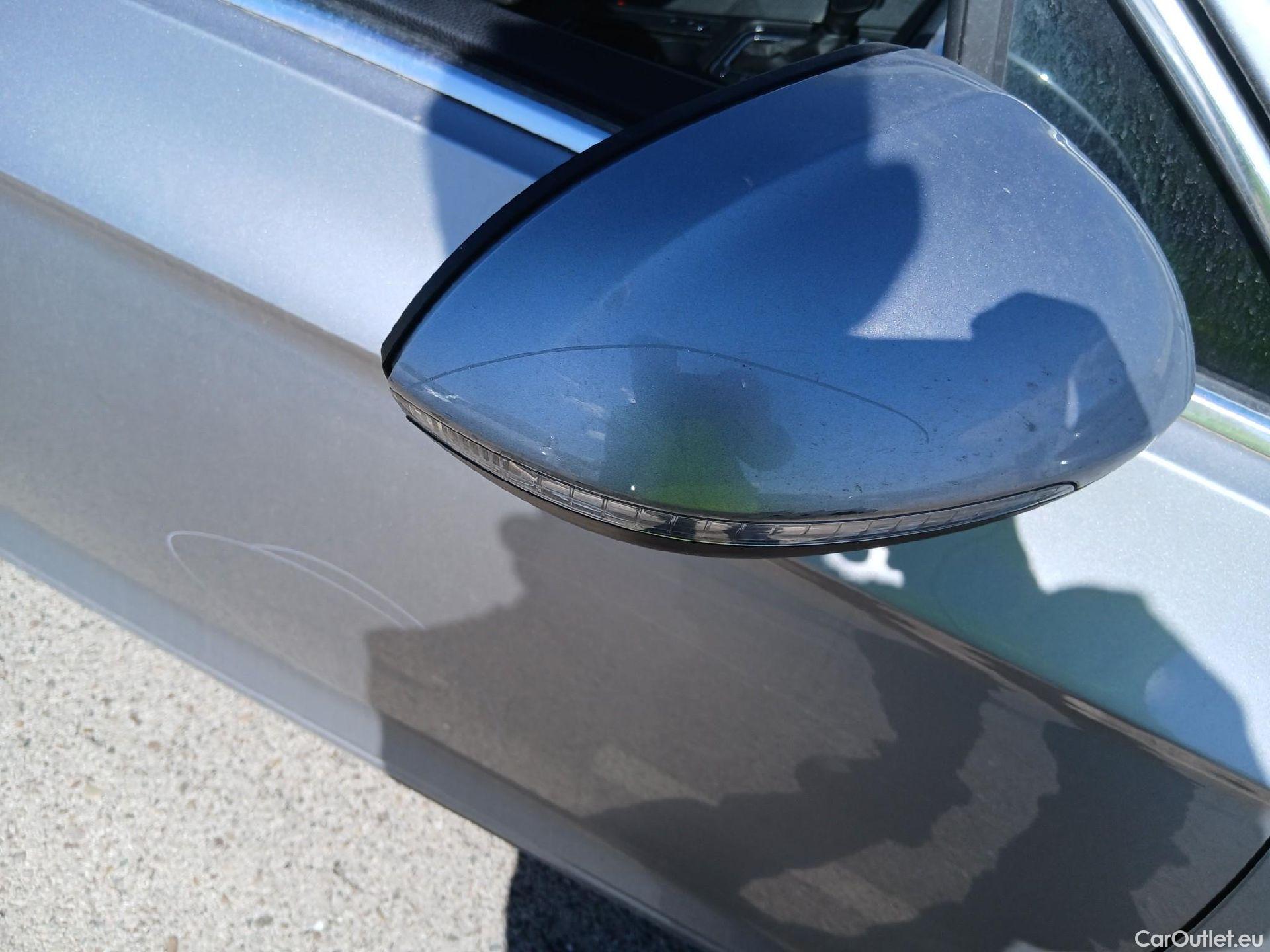  Volkswagen  Passat VOLKSWAGEN  / 2019 / 5P / familiar Variant Executive 2.0 TDI 110kW DSG #38