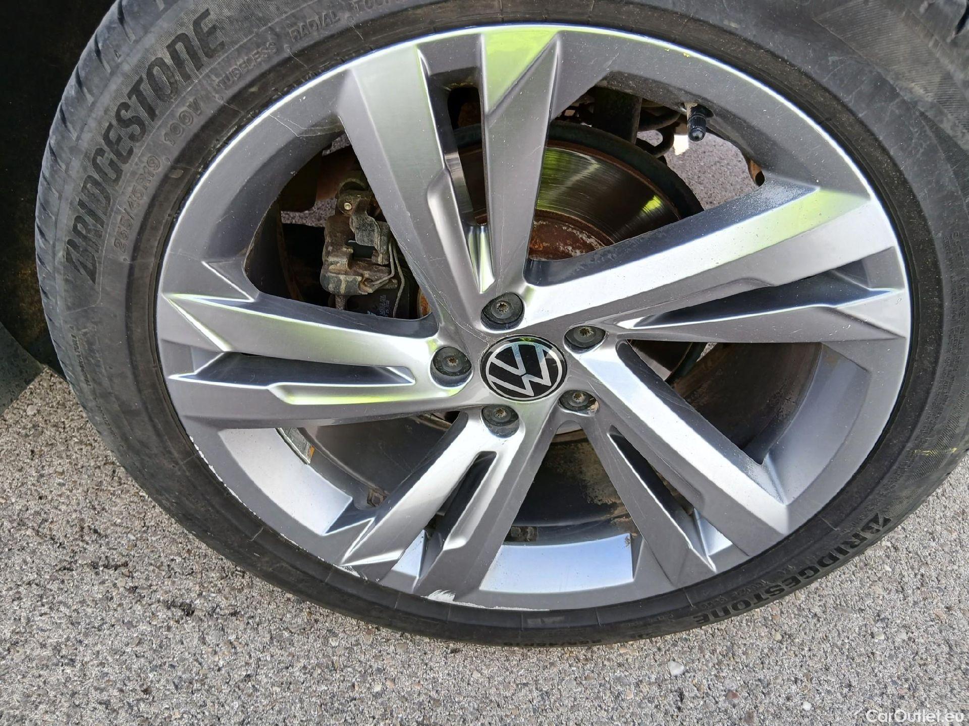  Volkswagen  Tiguan VOLKSWAGEN  / 2020 / 5P / todoterreno R-Line 2.0 TDI 110kW (150CV) DSG #23