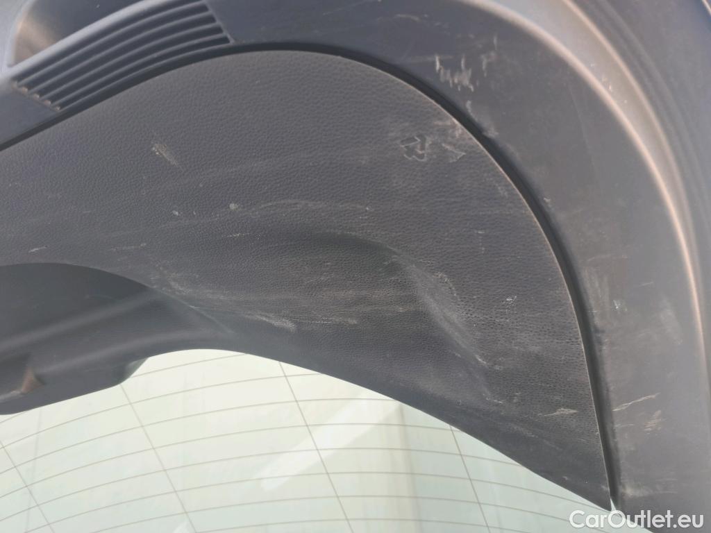  Toyota  Corolla TOYOTA  / 2020 / 5P / berlina con portón 2.0 180H STYLE E-CVT #40