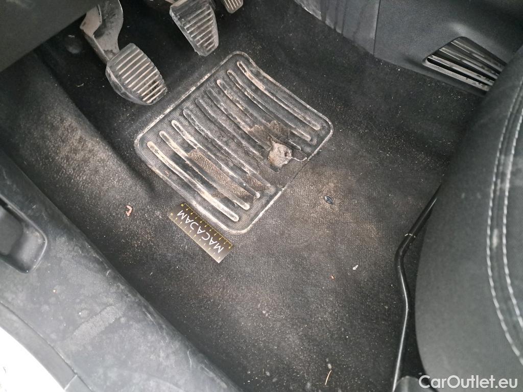  Peugeot  208  Affaire Premium 1.6 HDi 75CV BVM5 E6 #8