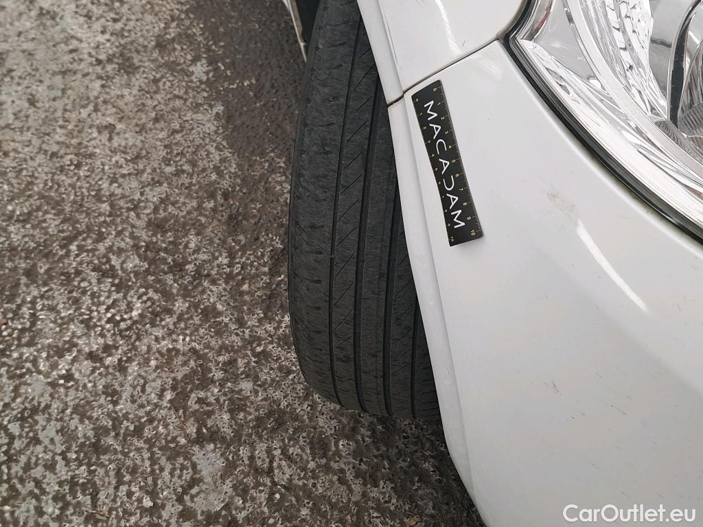  Peugeot  208  Affaire Premium 1.6 HDi 75CV BVM5 E6 #17