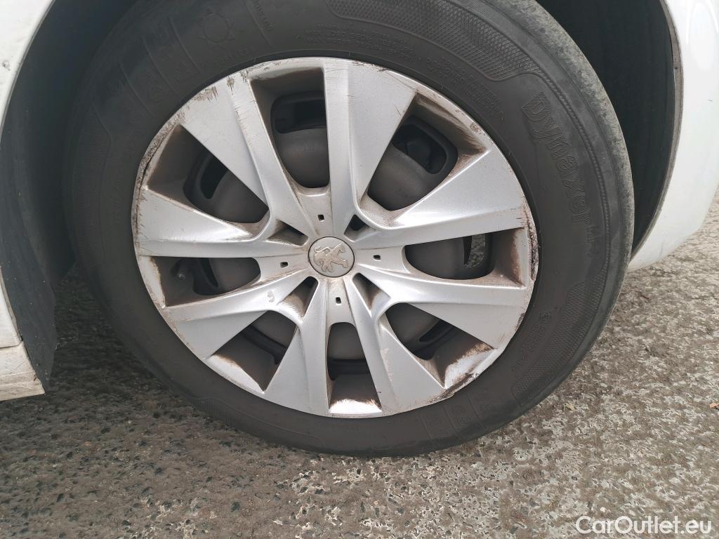  Peugeot  208  Affaire Premium 1.6 HDi 75CV BVM5 E6 #81