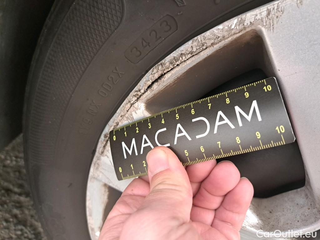  Peugeot  208  Affaire Premium 1.6 HDi 75CV BVM5 E6 #82