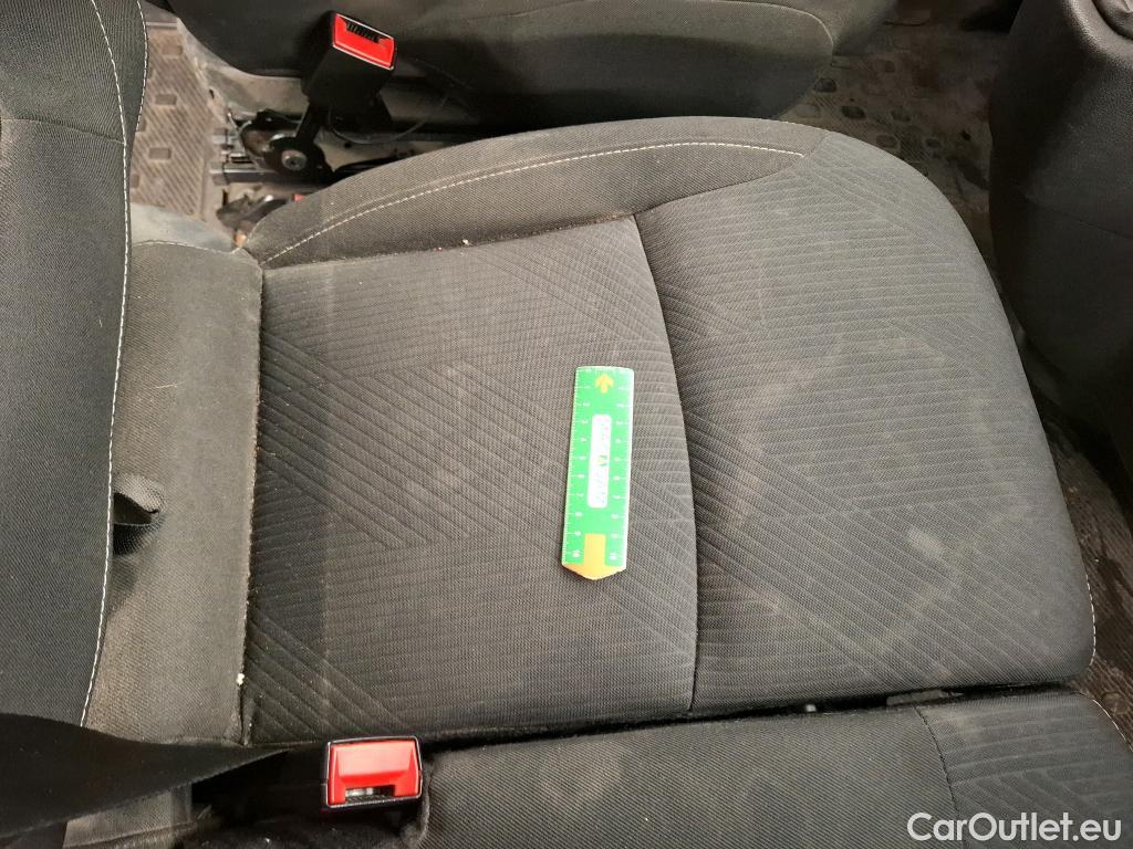  Renault  Trafic RENAULT  / 2019 / 4P / Fourgon tole NV CA GCF L2H1 1200 dCi 120 S&S #33