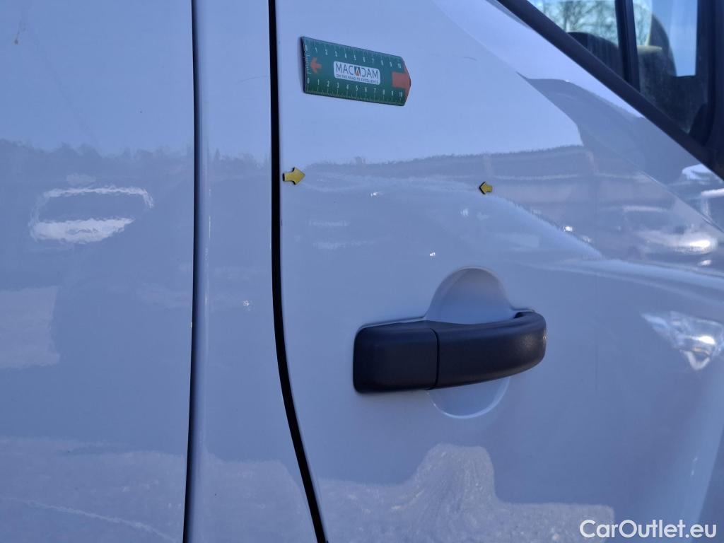  Renault  Trafic RENAULT  / 2019 / 4P / Fourgon tole NV CA GCF L2H1 1200 dCi 120 S&S #24