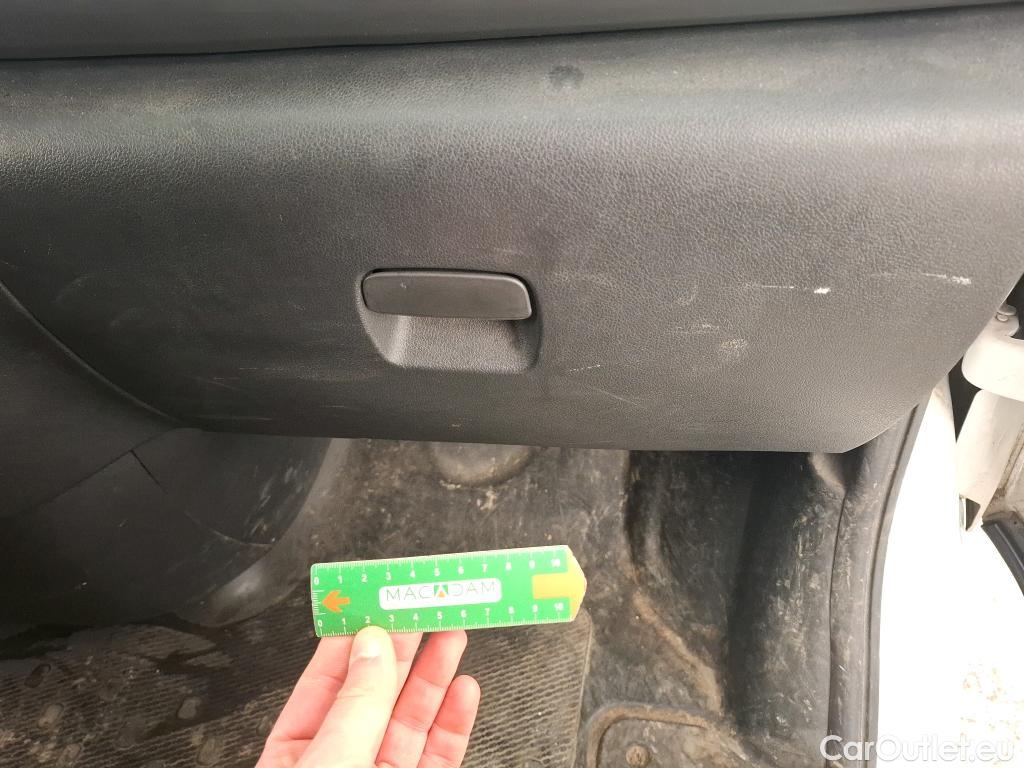  Renault  Trafic RENAULT  / 2019 / 4P / Fourgon tole NV CA GCF L2H1 1200 dCi 120 S&S #37